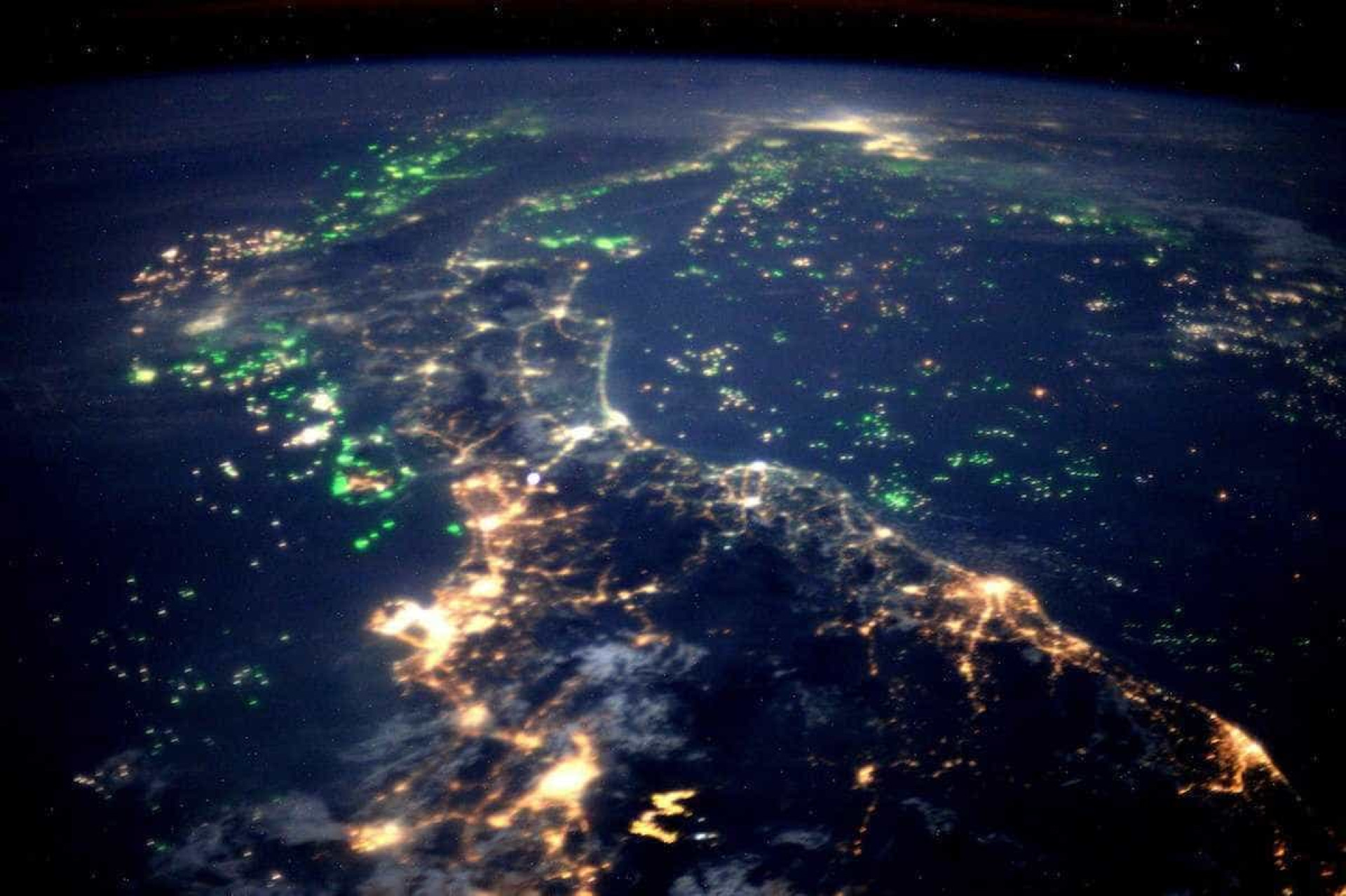 Astronauta reúne melhores imagens da Terra em livro