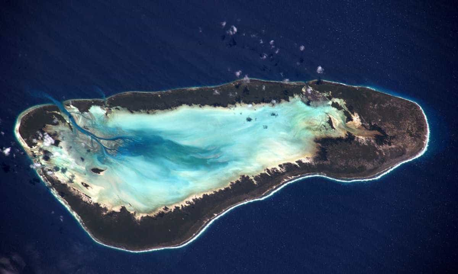 Astronauta reúne melhores imagens da Terra em livro