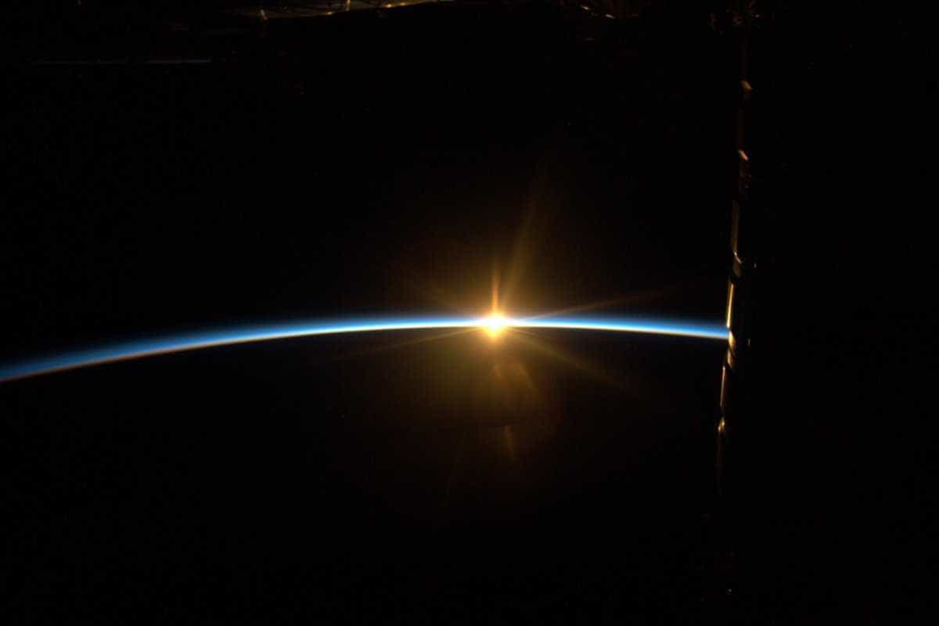 Astronauta reúne melhores imagens da Terra em livro