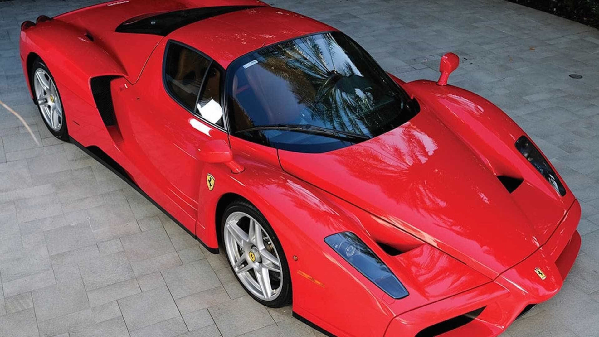 Tommy Hilfiger vai vender Ferrari e se pergunta o preço... não é para si