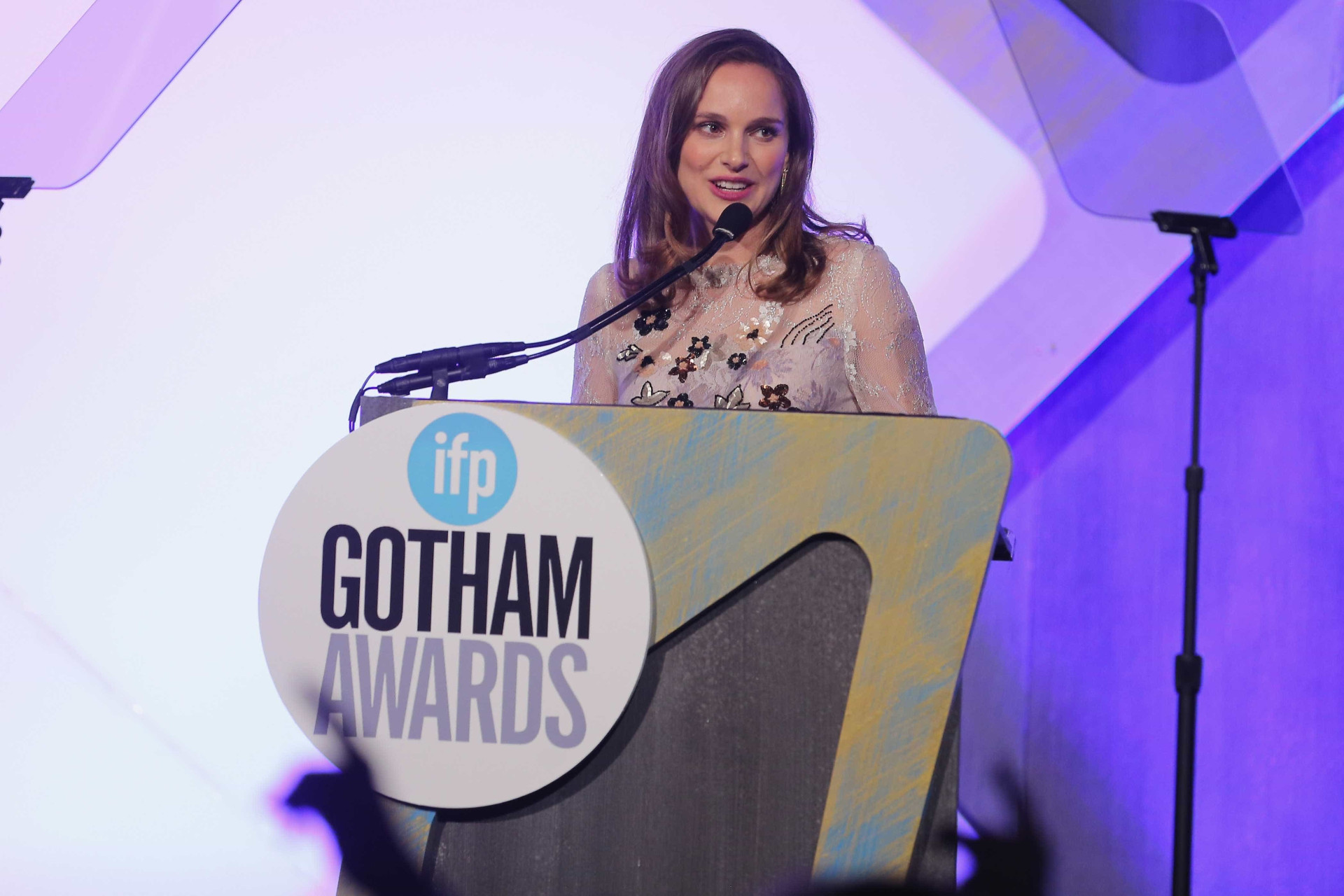 Natalie Portman brilha nos Gotham Independent Film Awards