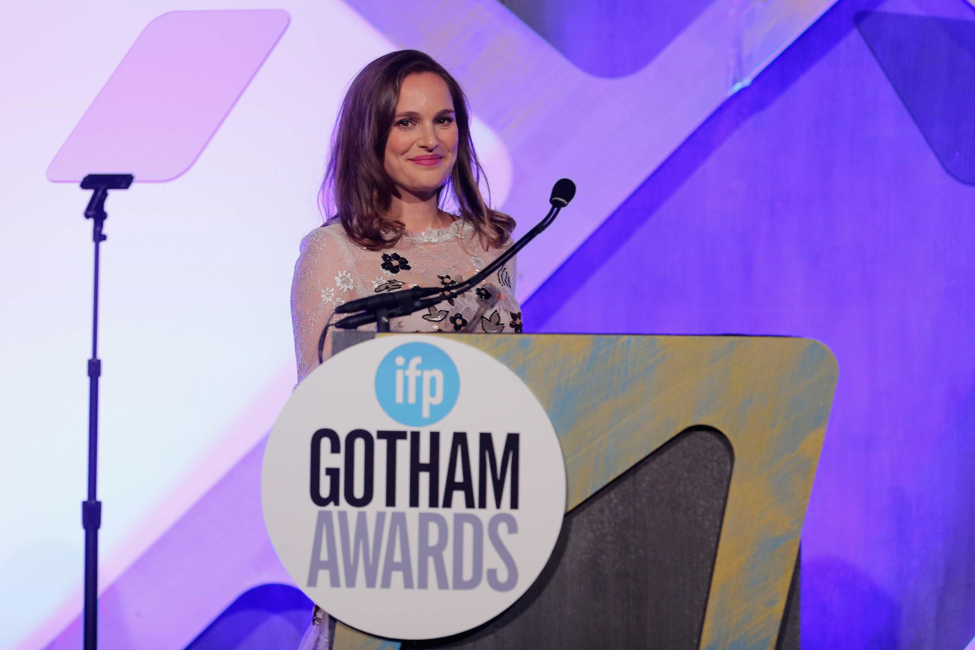Natalie Portman brilha nos Gotham Independent Film Awards