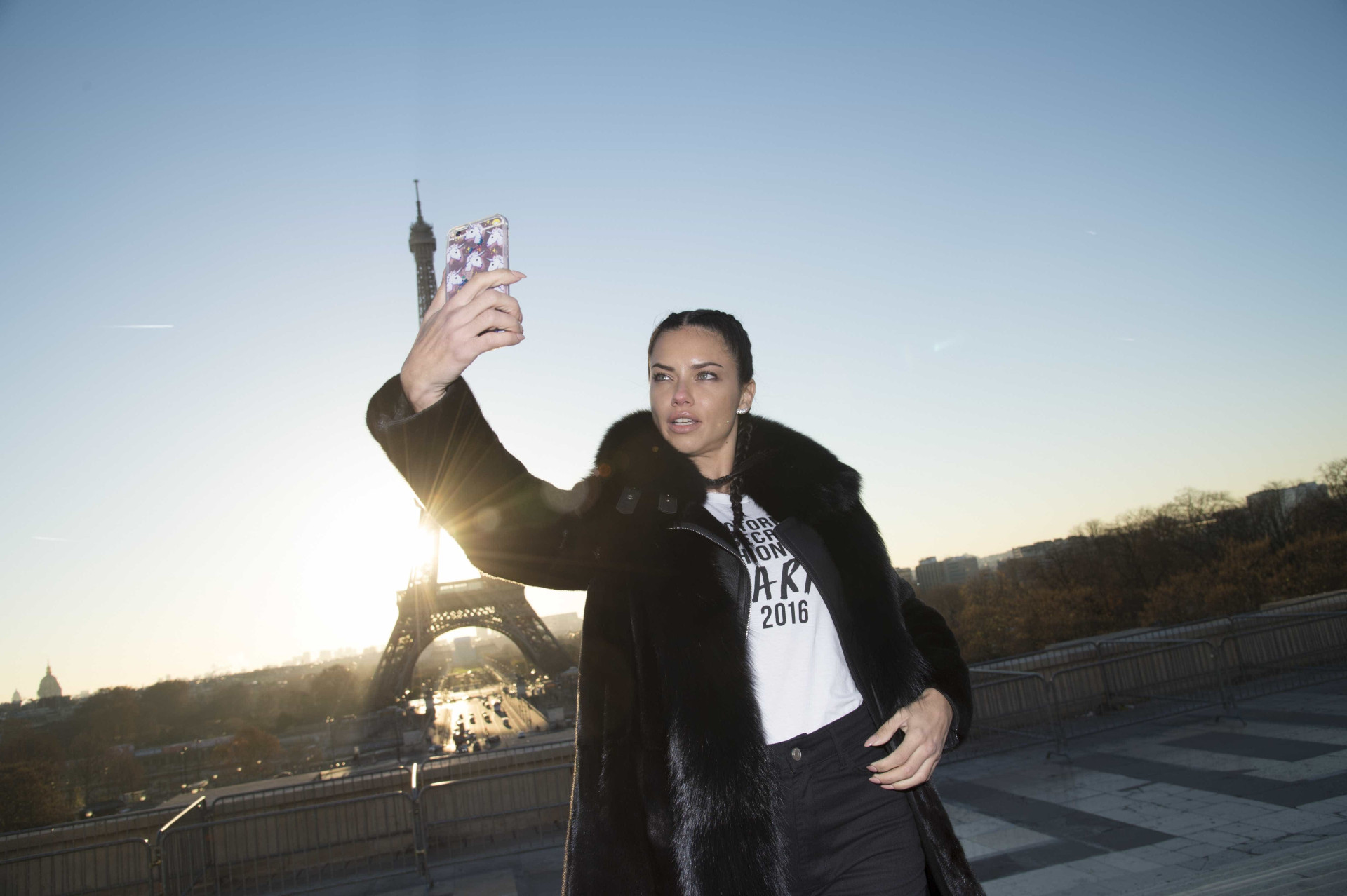 Os 'anjos' de Victoria’s Secret à frente da Torre Eiffel