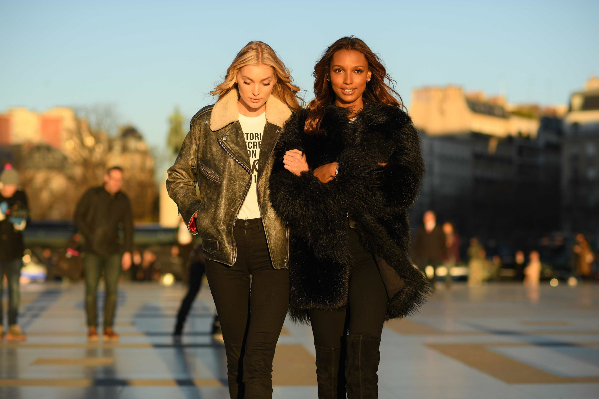 Os 'anjos' de Victoria’s Secret à frente da Torre Eiffel
