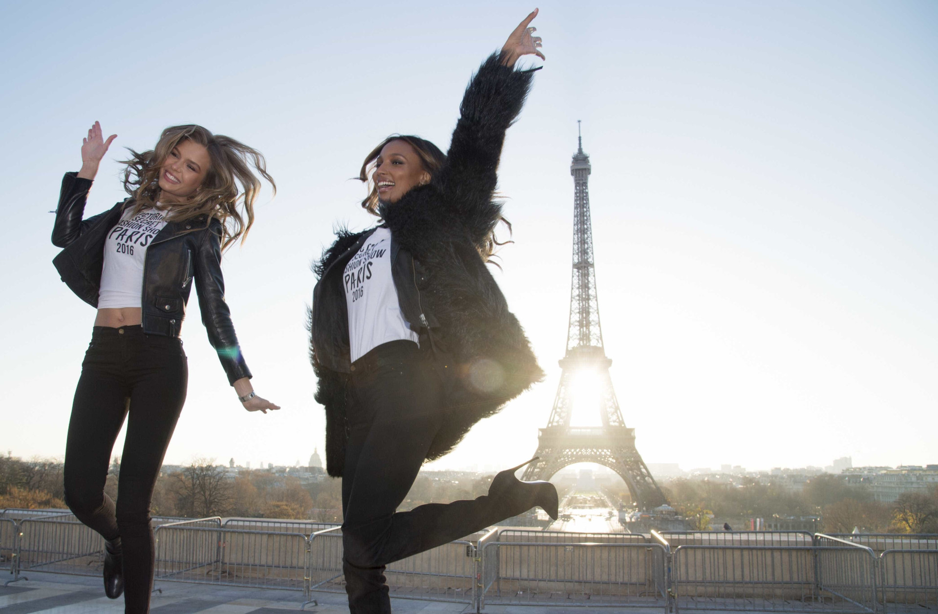 Os 'anjos' de Victoria’s Secret à frente da Torre Eiffel