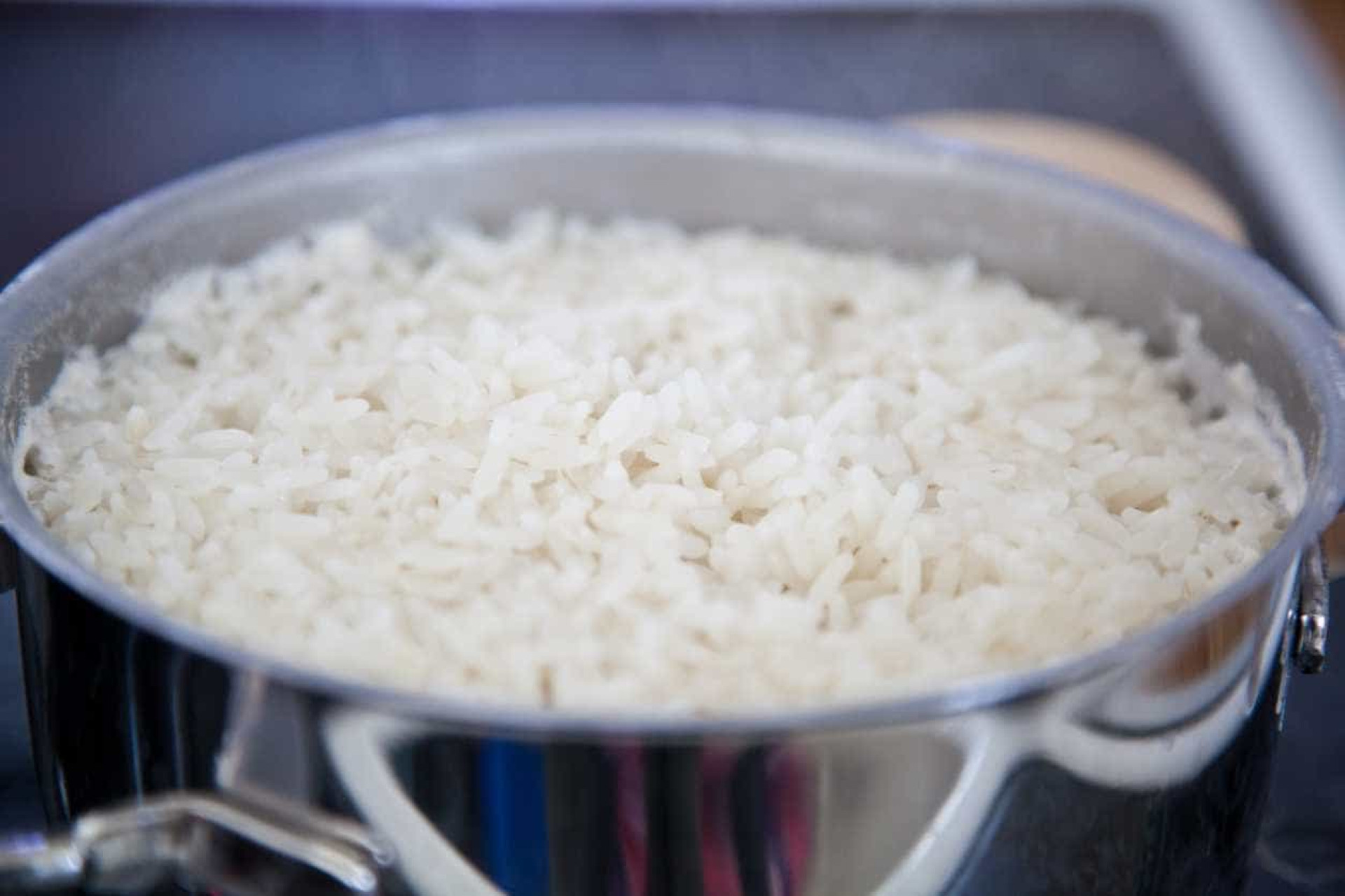 Os 50 alimentos e bebidas dos quais deve fugir