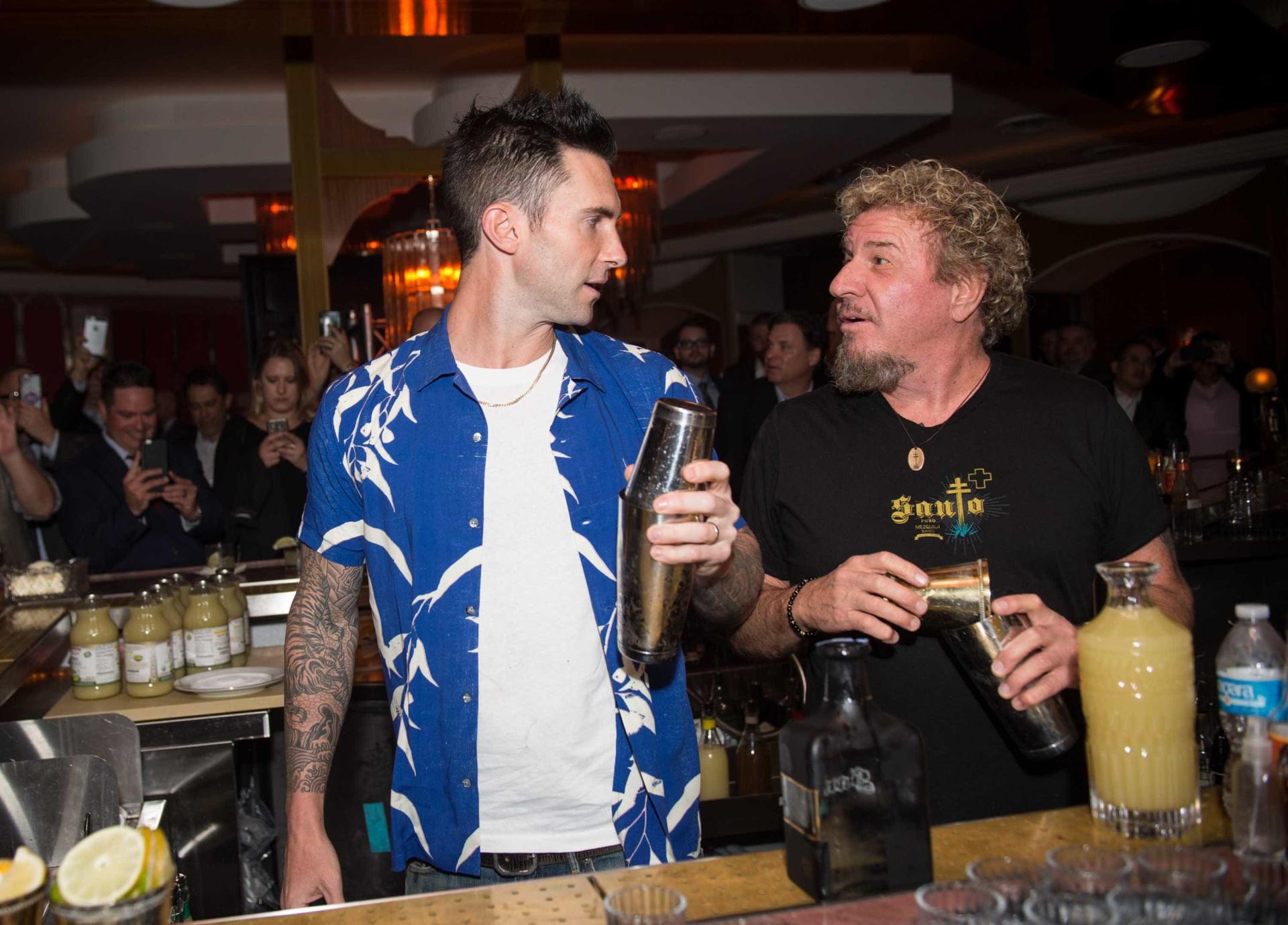Adam Levine e Sammy Hagar lançam nova bebida alcoólica