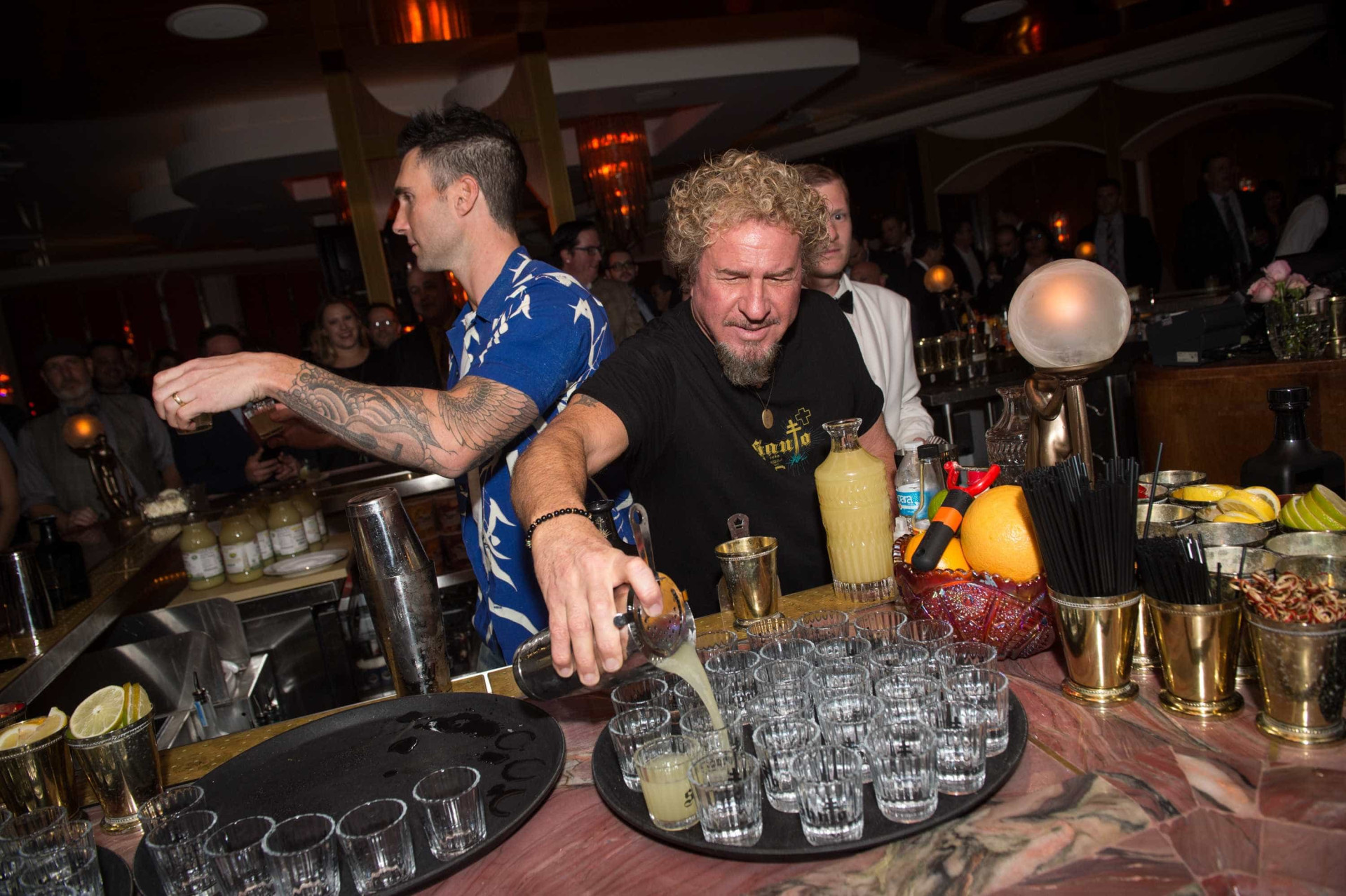 Adam Levine e Sammy Hagar lançam nova bebida alcoólica