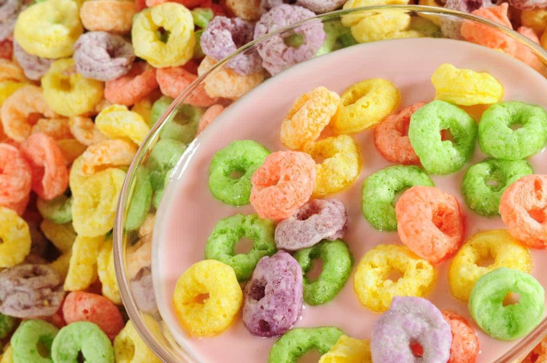 Os 50 alimentos e bebidas dos quais deve fugir