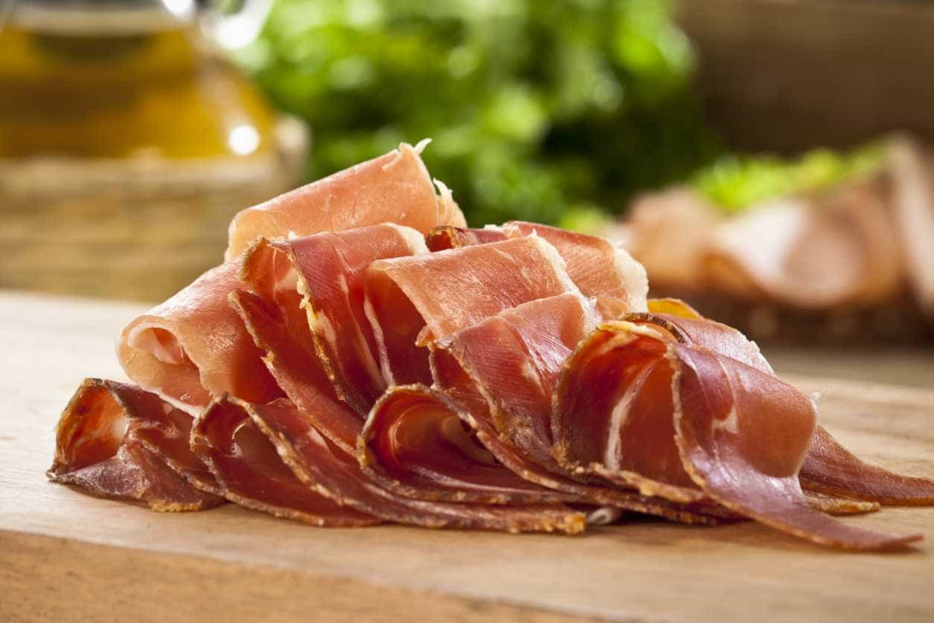 Os 50 alimentos e bebidas dos quais deve fugir