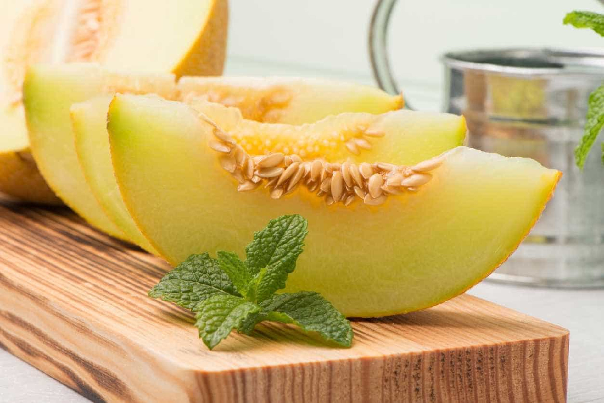 Os 16 alimentos que prometem mantê-lo hidratado