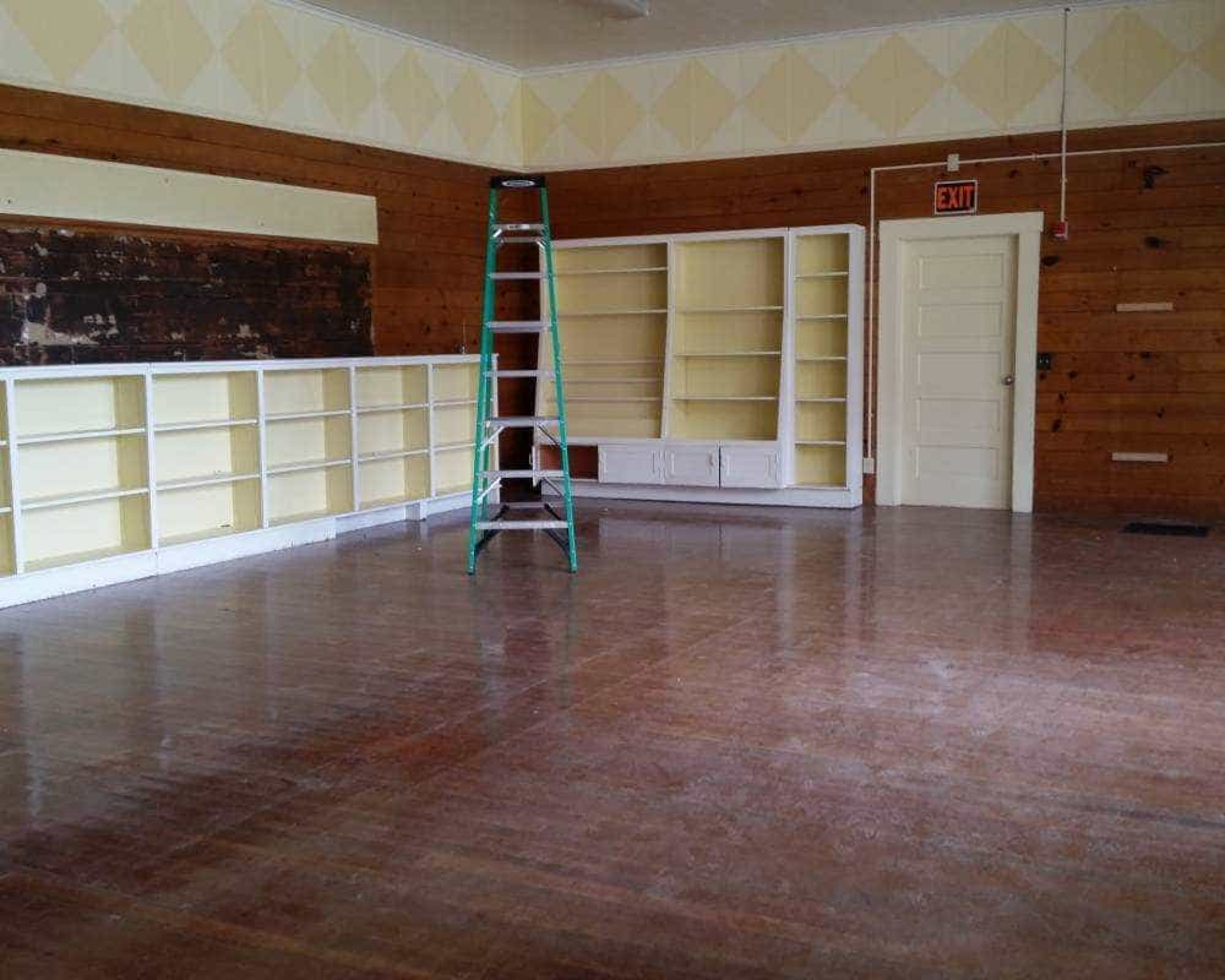 Este 'paraíso perdido' está à venda. O rio e a escola estão incluídos