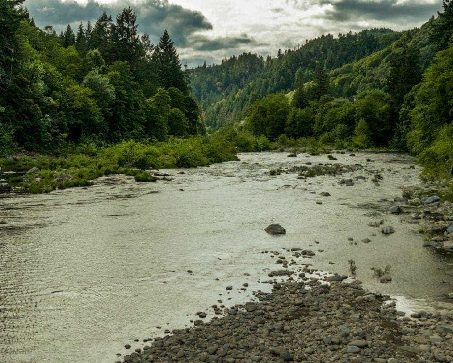 Este 'paraíso perdido' está à venda. O rio e a escola estão incluídos