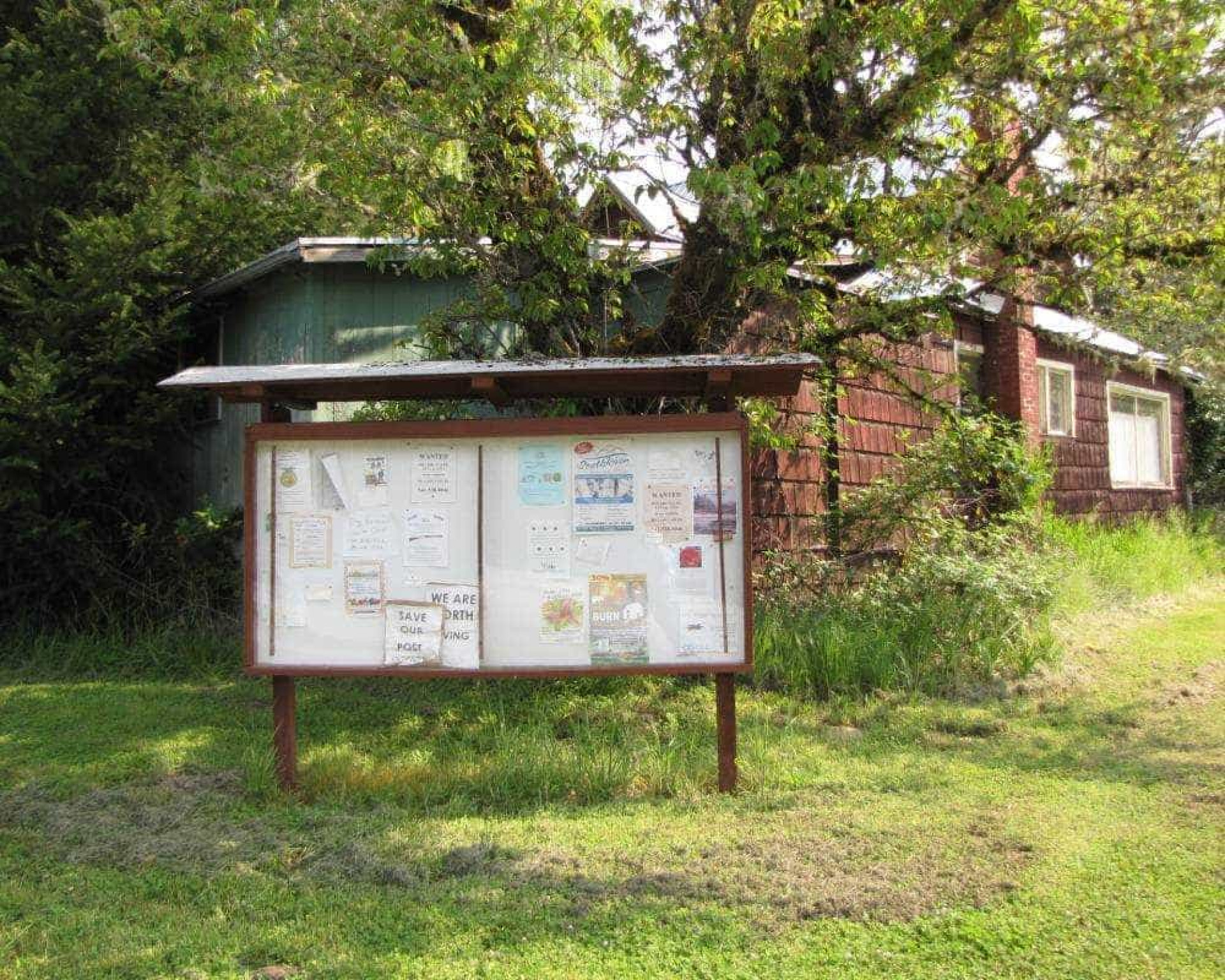 Este 'paraíso perdido' está à venda. O rio e a escola estão incluídos