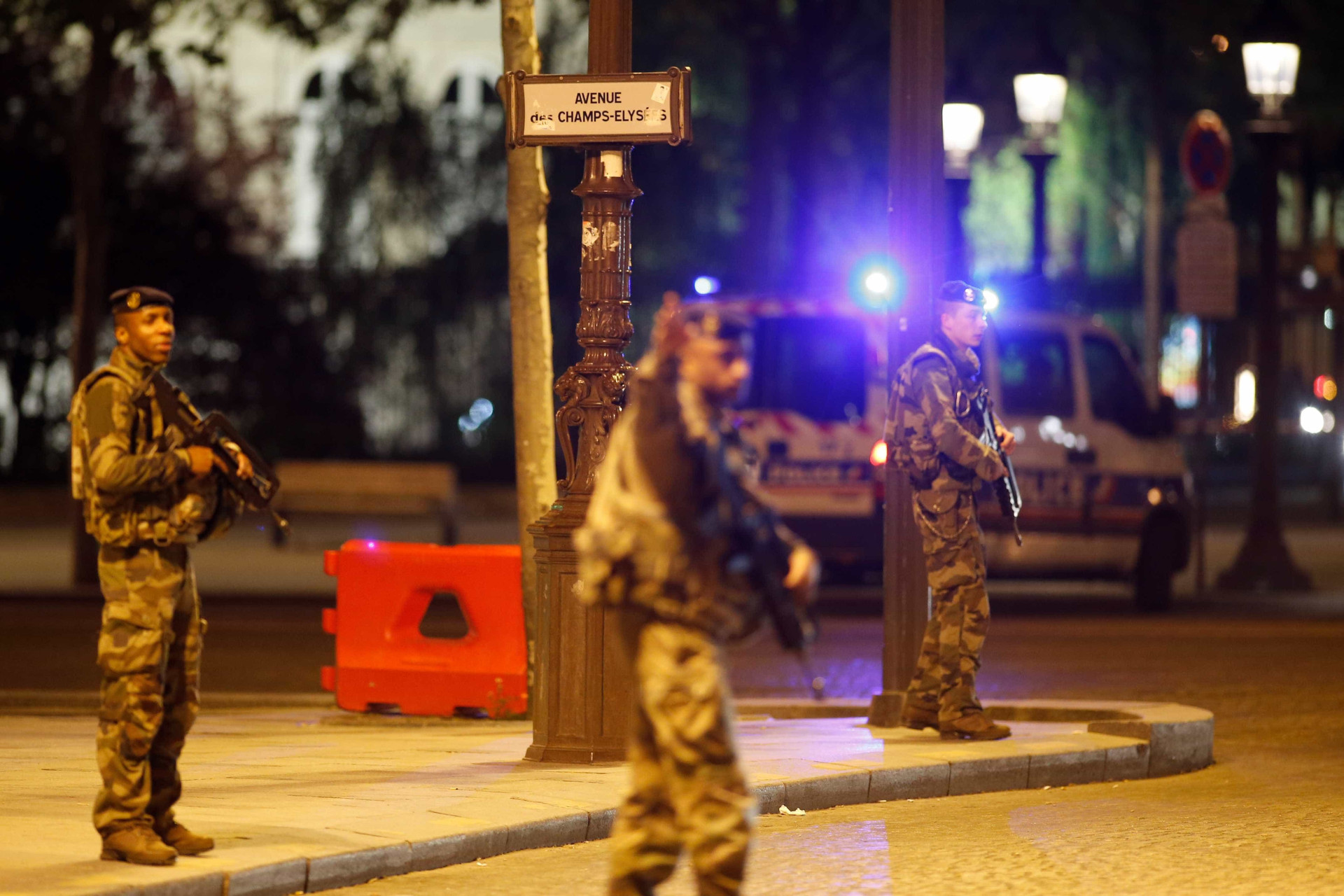 As imagens de mais um ataque terrorista no coração da 'Cidade do Amor'