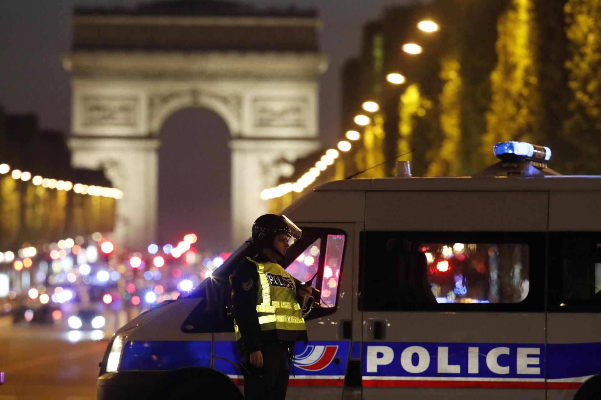 As imagens de mais um ataque terrorista no coração da 'Cidade do Amor'