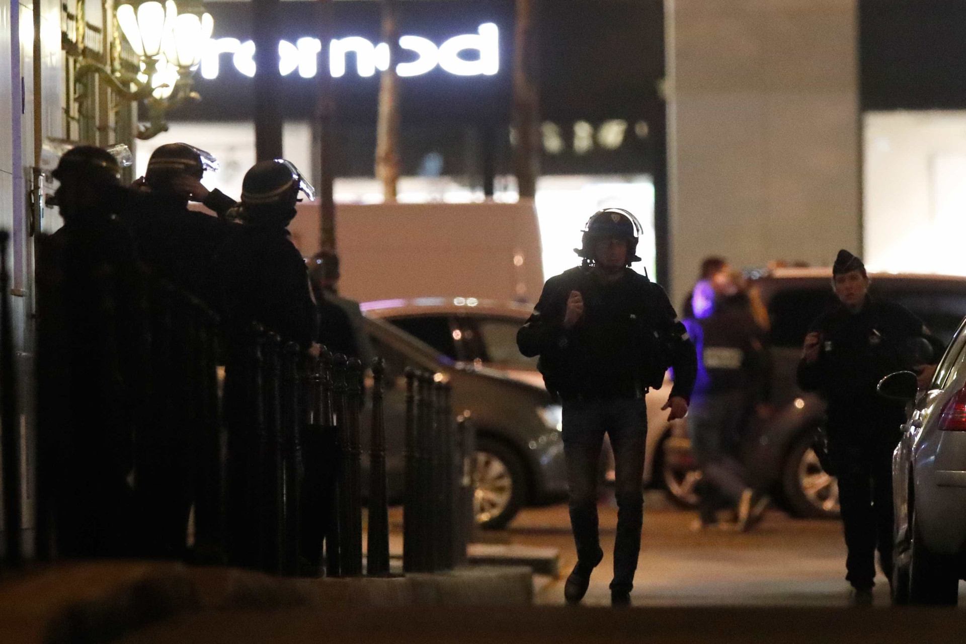 As imagens de mais um ataque terrorista no coração da 'Cidade do Amor'