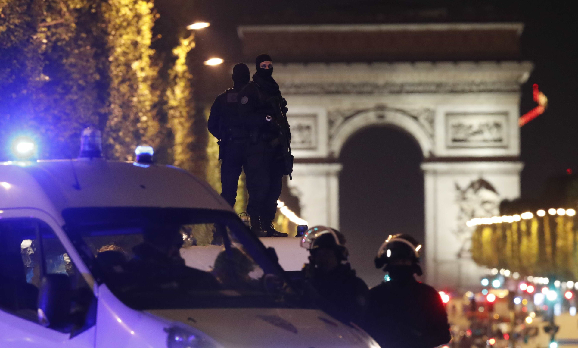 As imagens de mais um ataque terrorista no coração da 'Cidade do Amor'