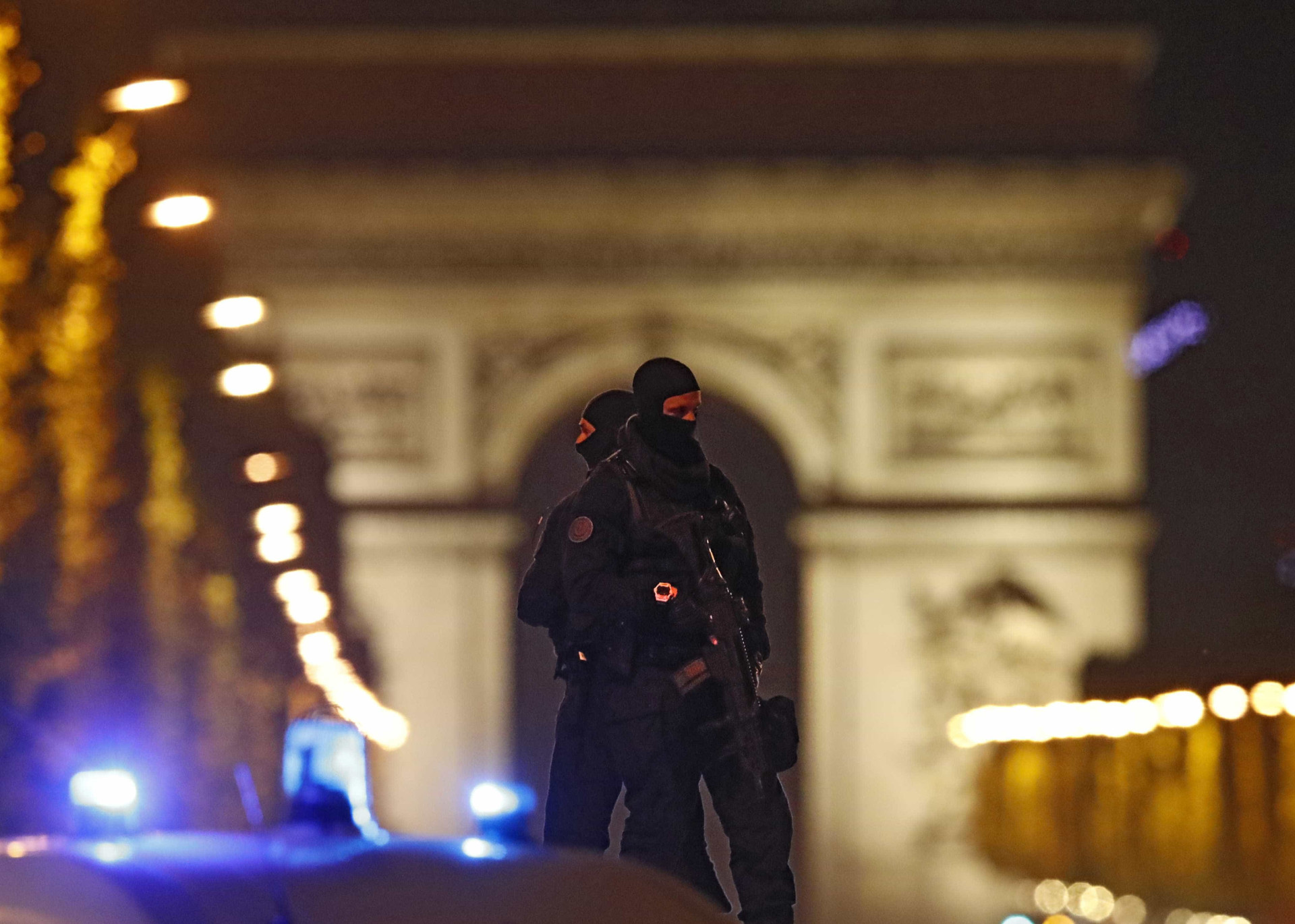 As imagens de mais um ataque terrorista no coração da 'Cidade do Amor'