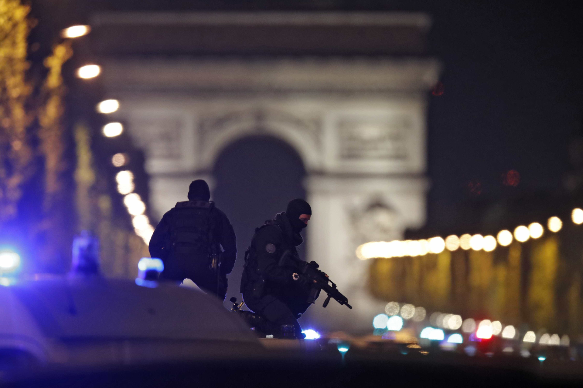 As imagens de mais um ataque terrorista no coração da 'Cidade do Amor'