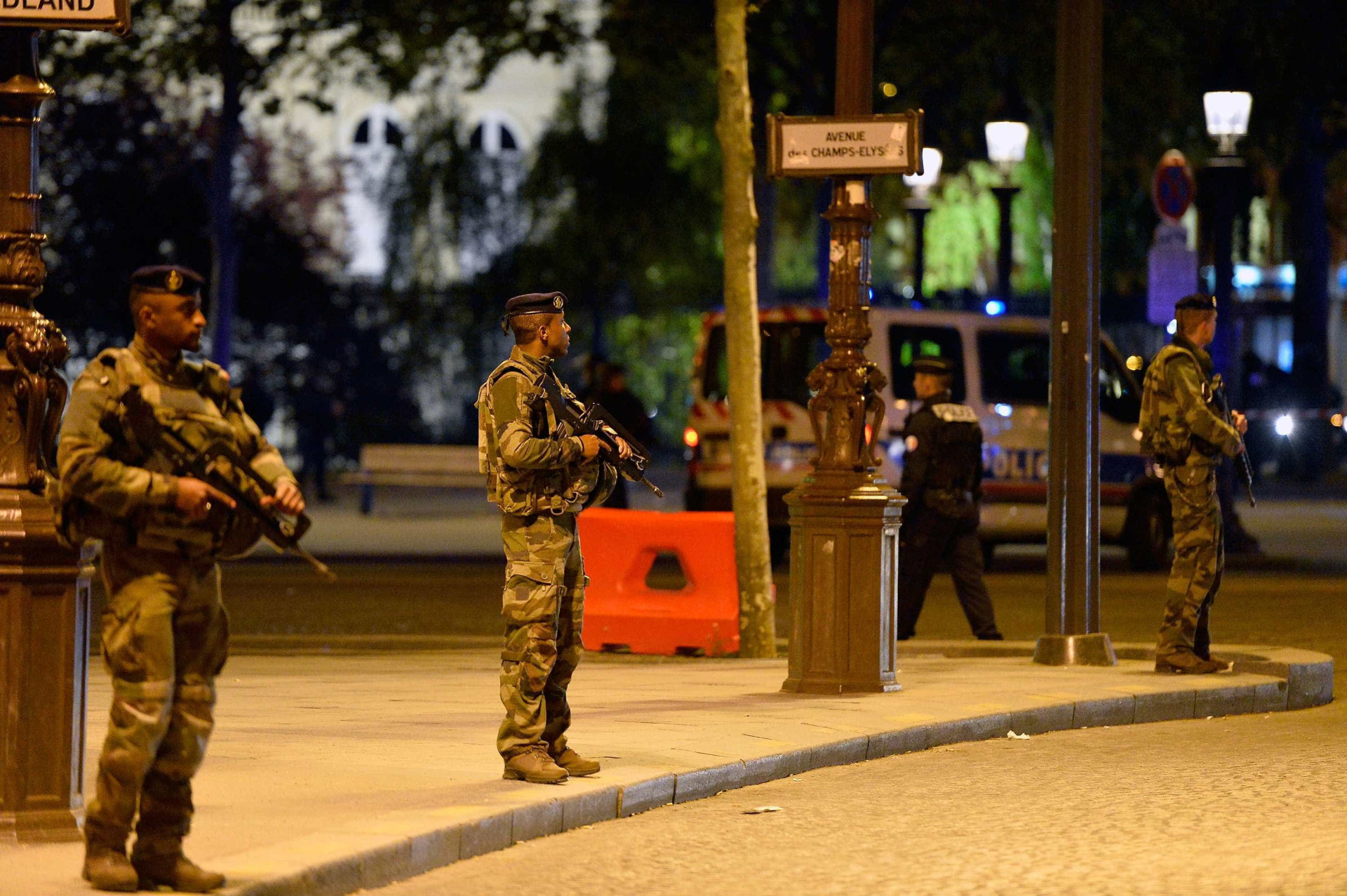 As imagens de mais um ataque terrorista no coração da 'Cidade do Amor'