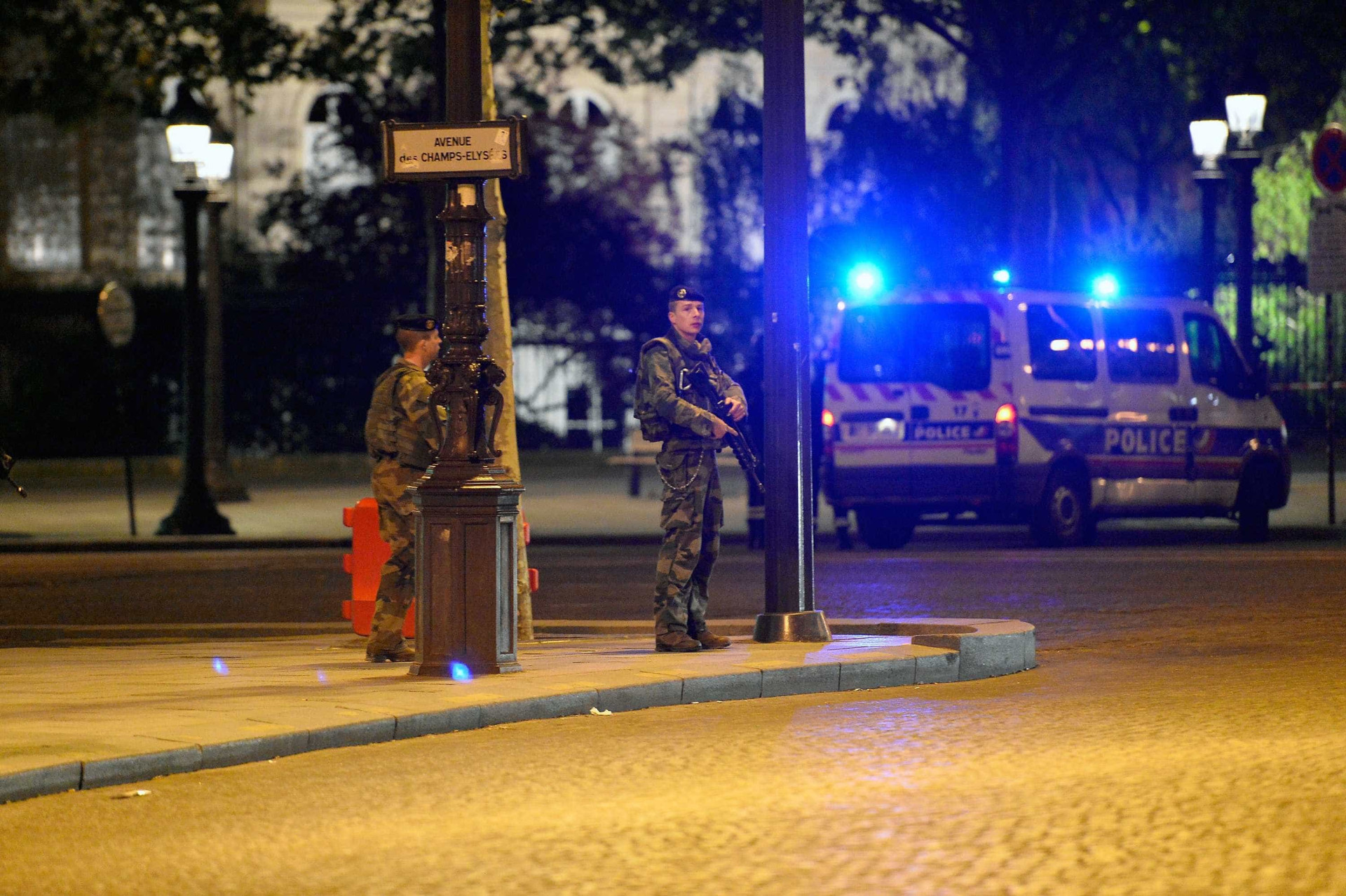 As imagens de mais um ataque terrorista no coração da 'Cidade do Amor'