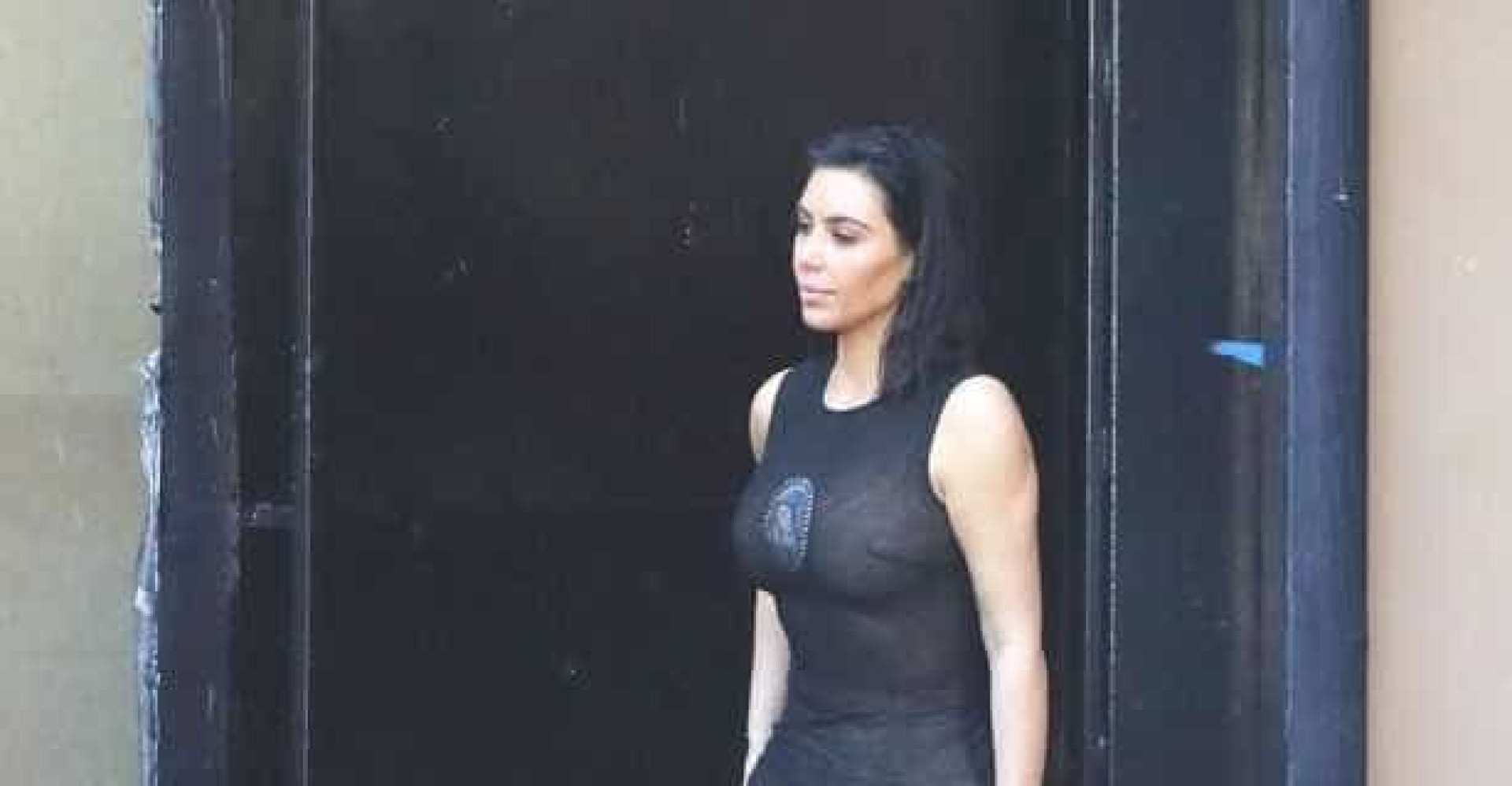 Kim mudou de visual. A socialite adotou o look preferido de Kanye