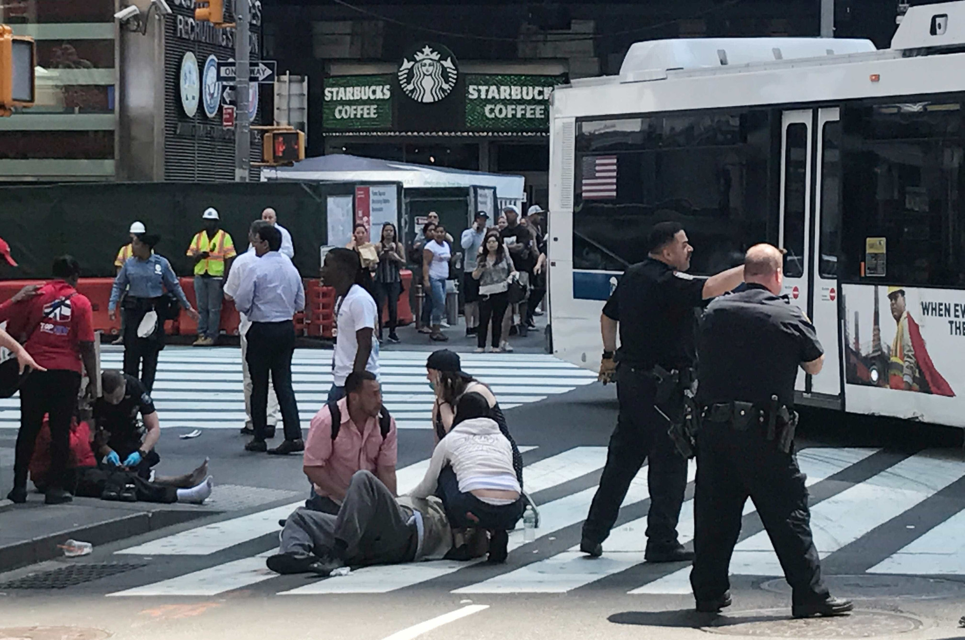 Imagens do acidente que assustou e matou em plena Times Square