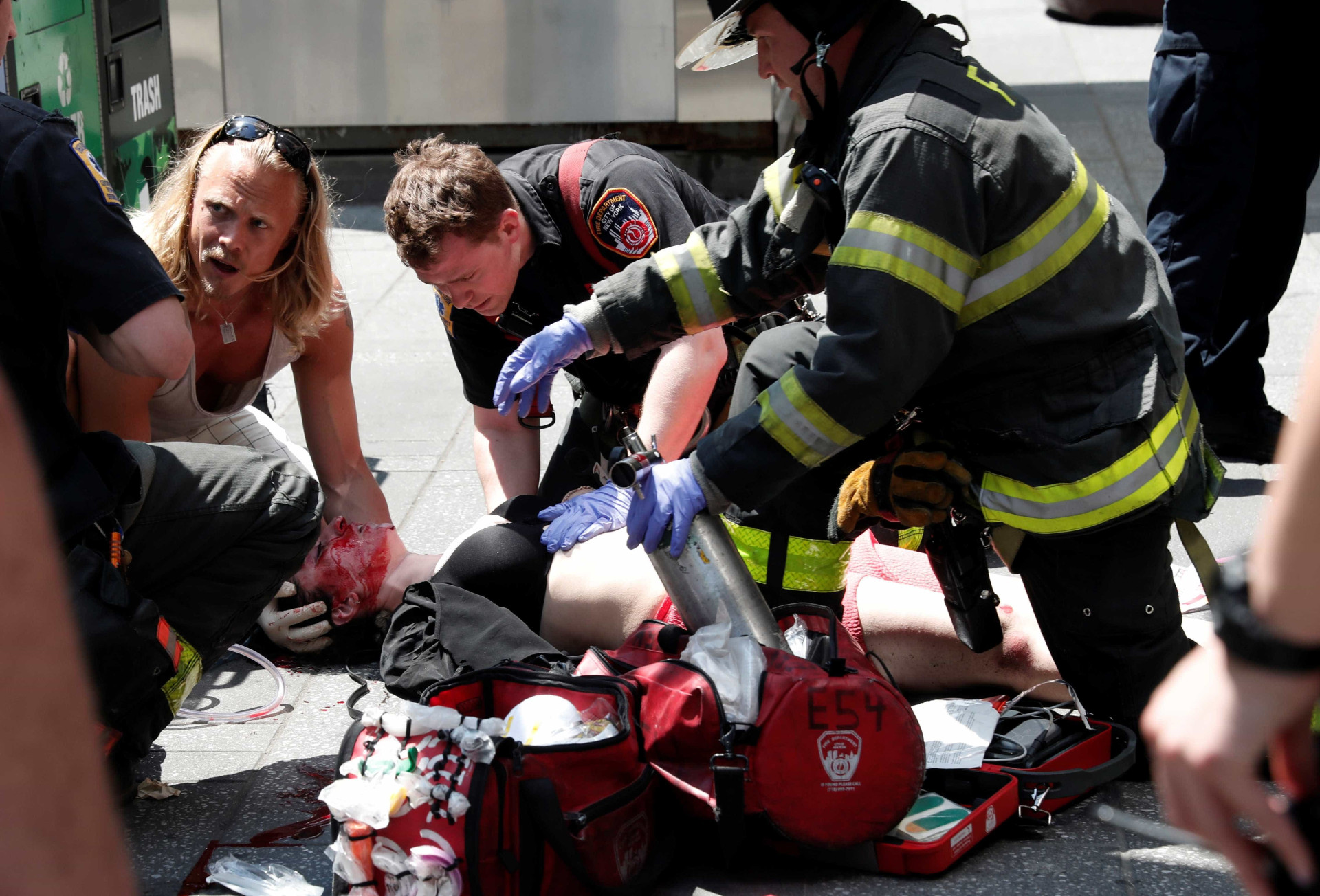 Imagens do acidente que assustou e matou em plena Times Square