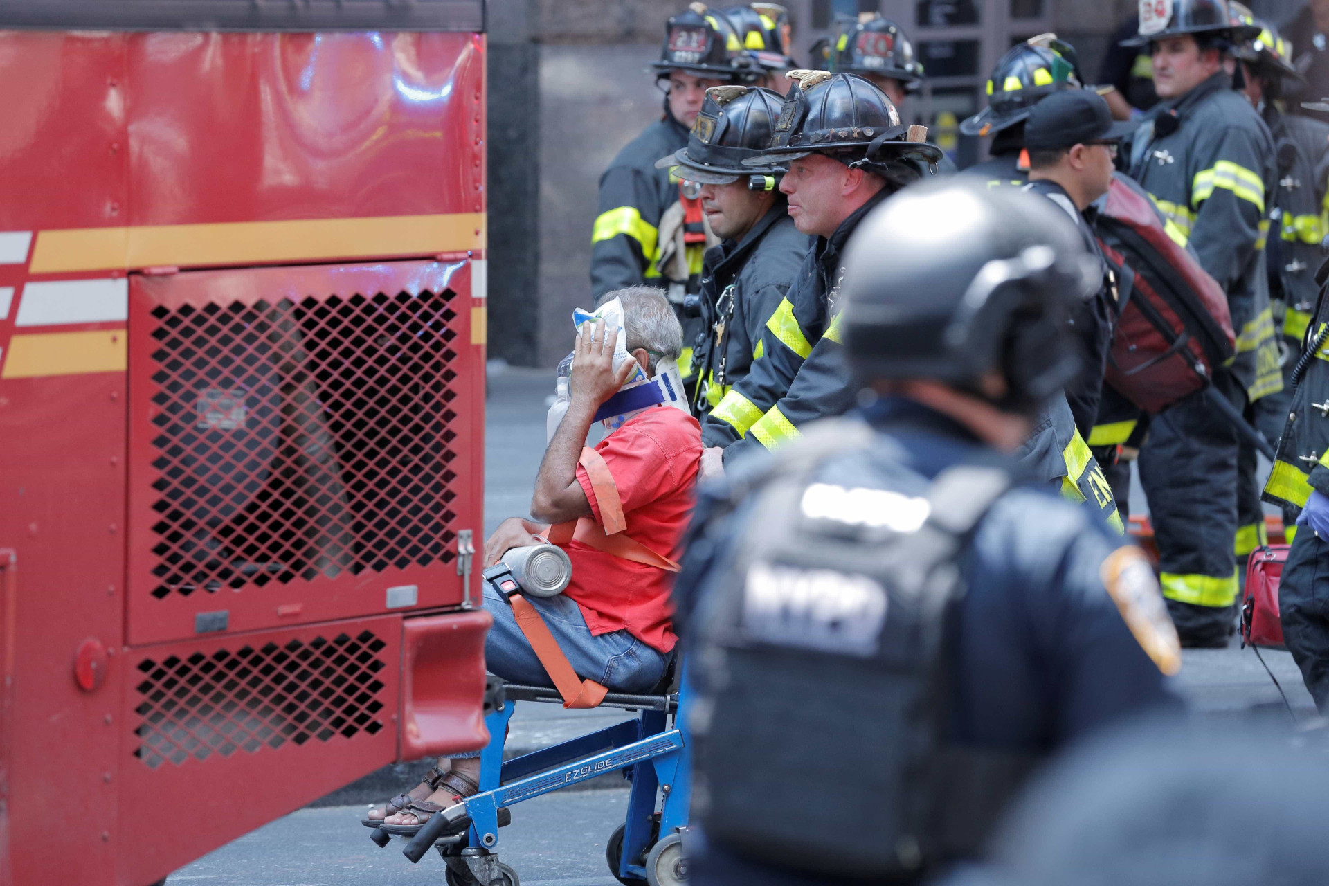 Imagens do acidente que assustou e matou em plena Times Square
