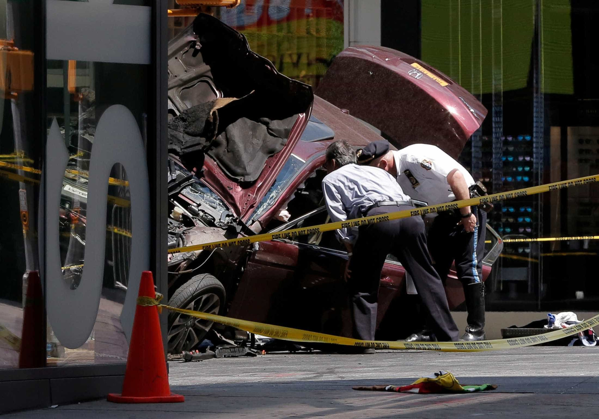 Imagens do acidente que assustou e matou em plena Times Square