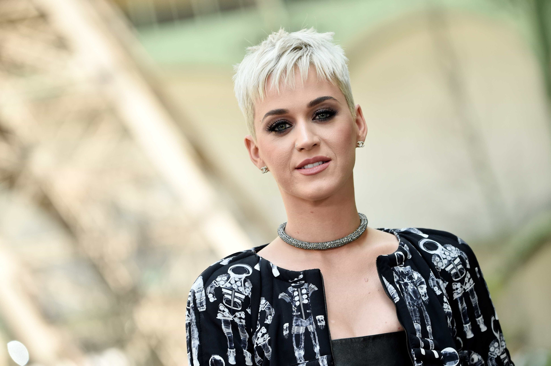 Conheça as celebridades mais populares nas redes sociais em 2017