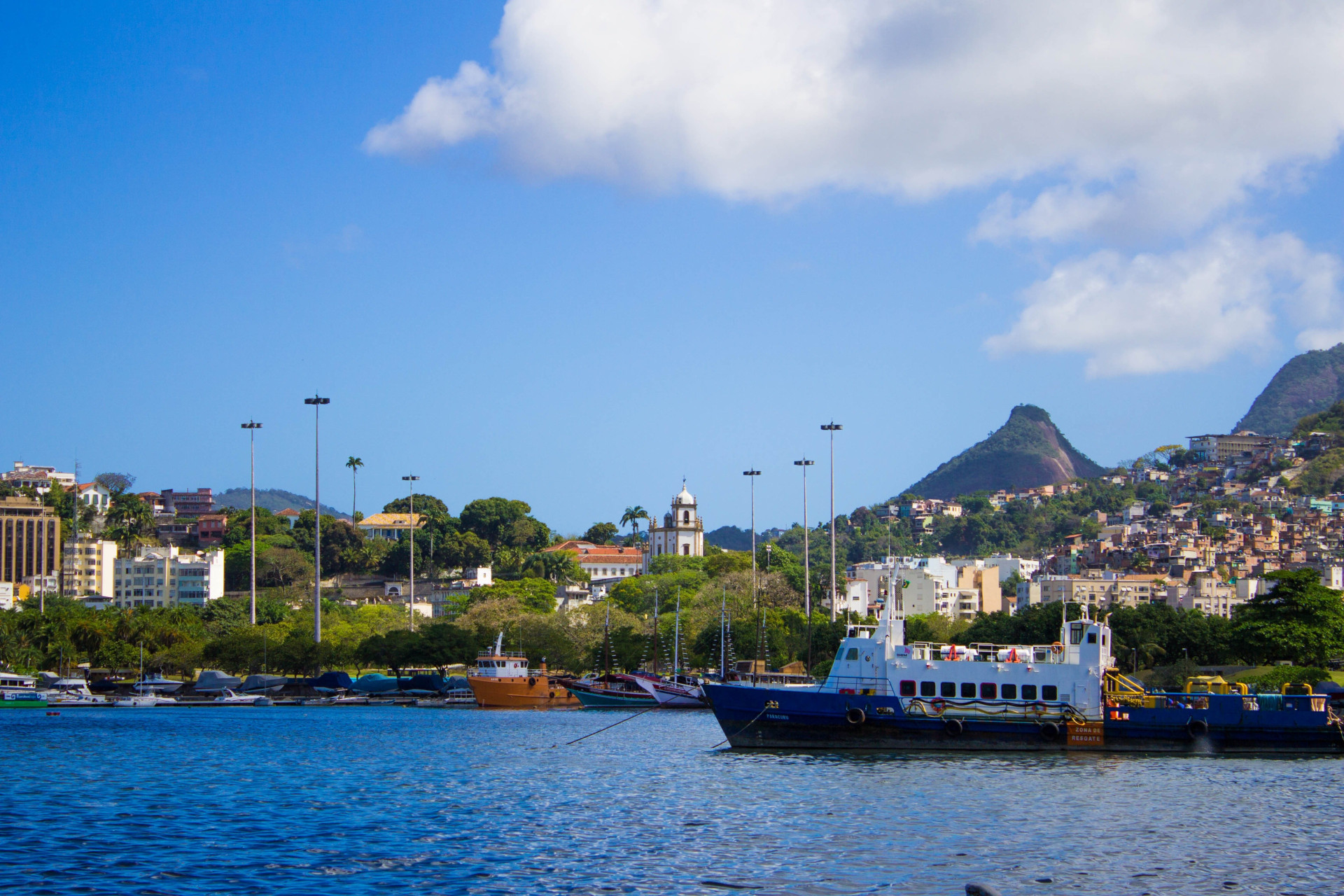 Baías de cortar a respiração procuradas por muitos turistas