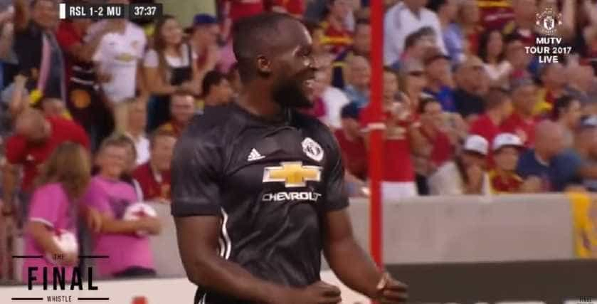 Lukaku bailou, sentou dois e estreou-se a marcar pelo United