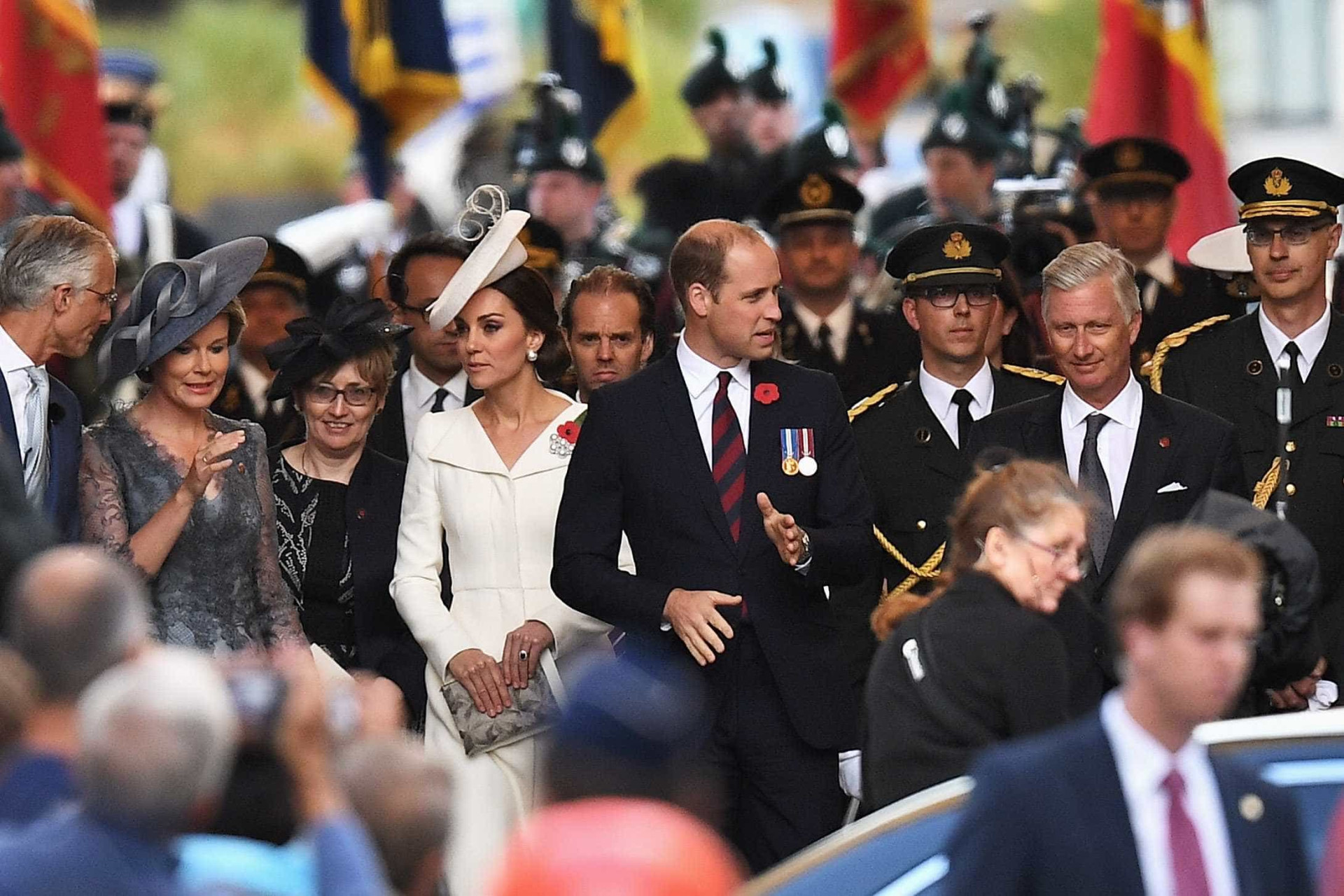 Dois anos depois, Kate Middleton recicla vestido do batizado de Charlotte