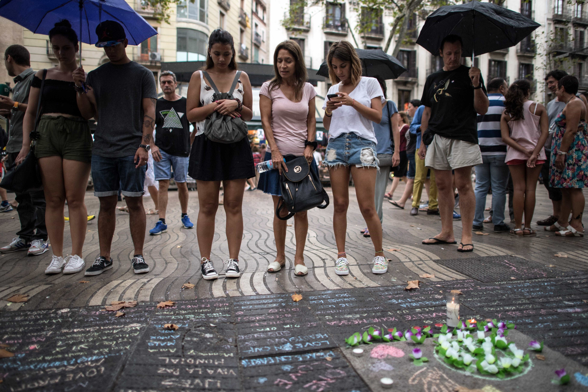 De luto, mas "sem medo". Assim está Barcelona