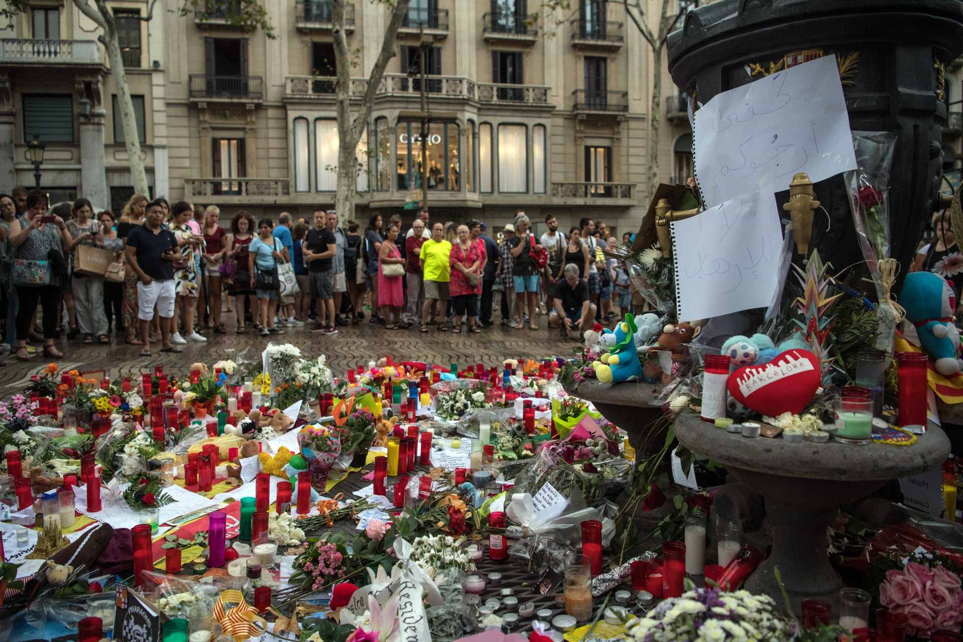De luto, mas "sem medo". Assim está Barcelona