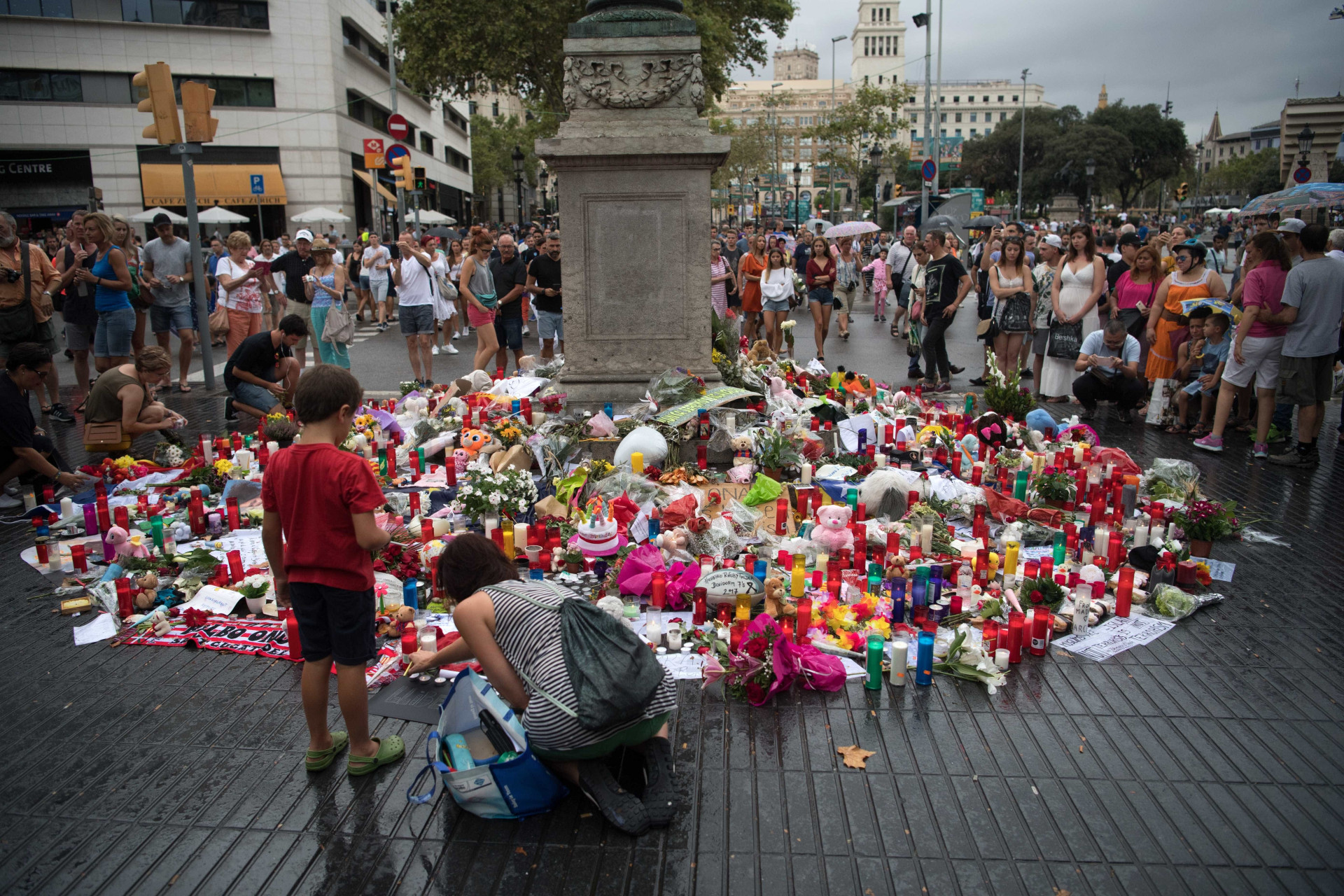 De luto, mas "sem medo". Assim está Barcelona