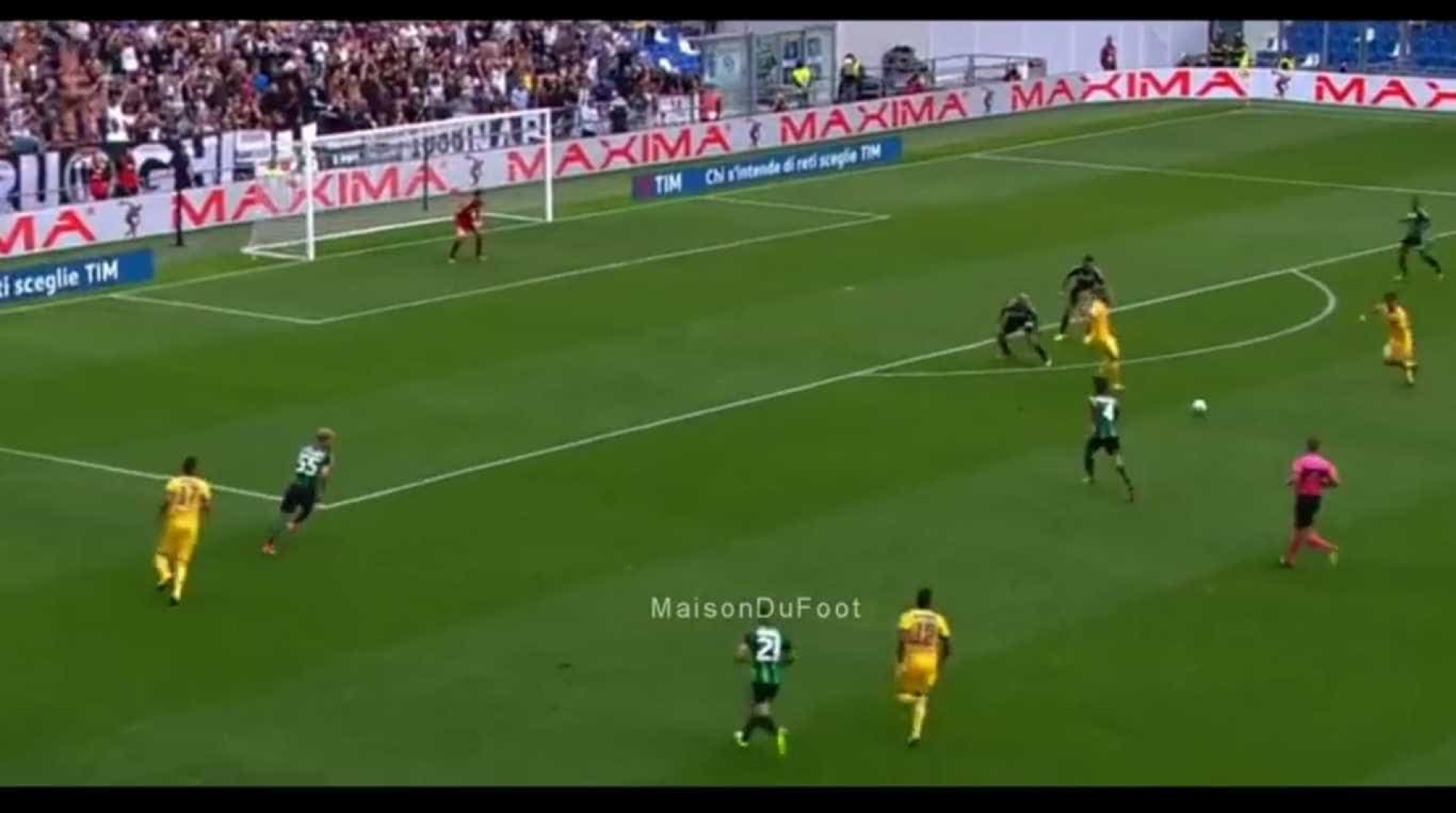 Dybala apresenta-se frenético em campo e faz um... hat-trick