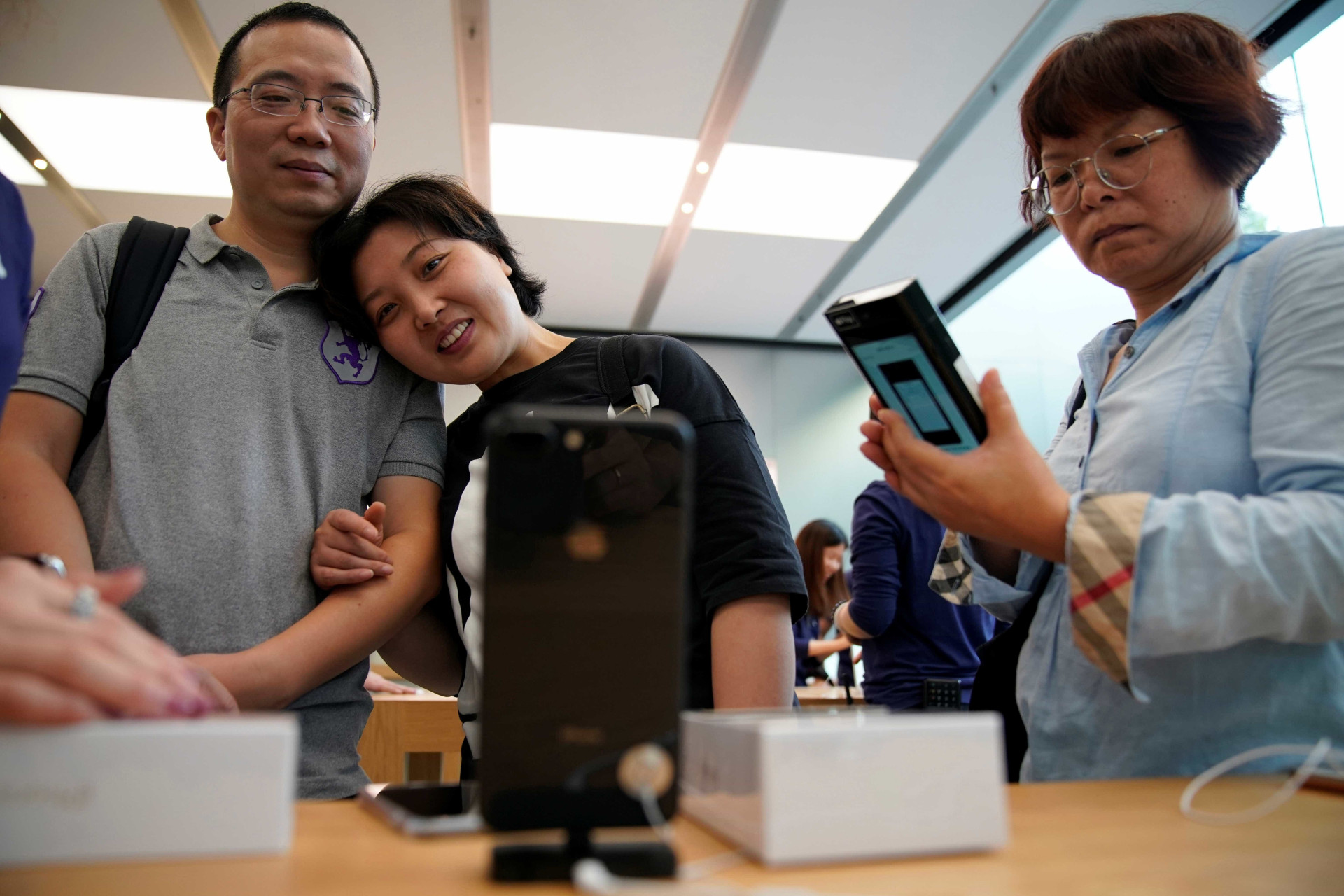 O iPhone chegou hoje às lojas. Veja como foi o lançamento