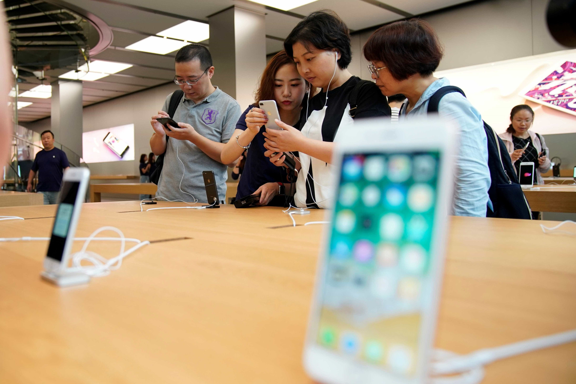 O iPhone chegou hoje às lojas. Veja como foi o lançamento