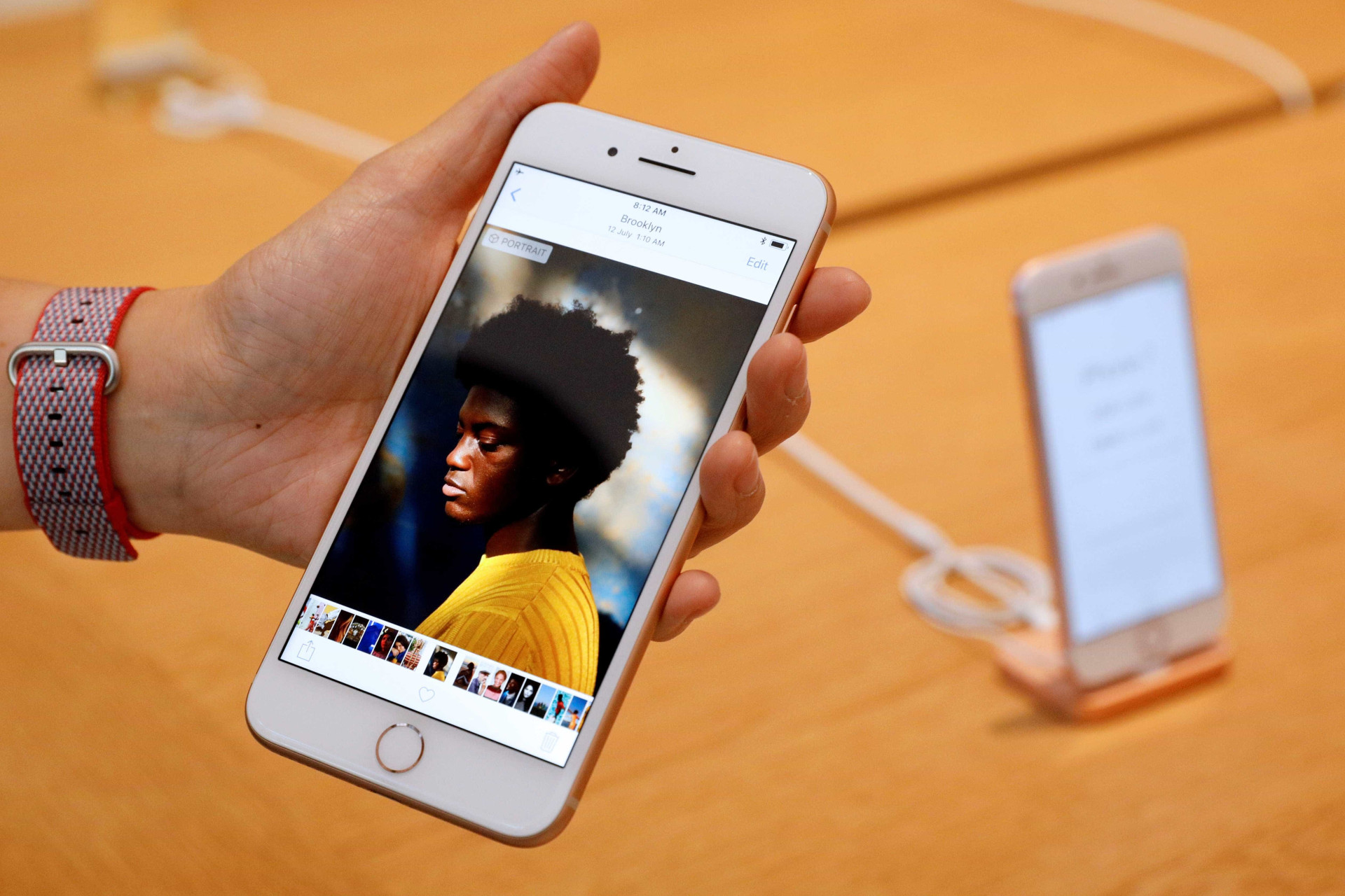 O iPhone chegou hoje às lojas. Veja como foi o lançamento