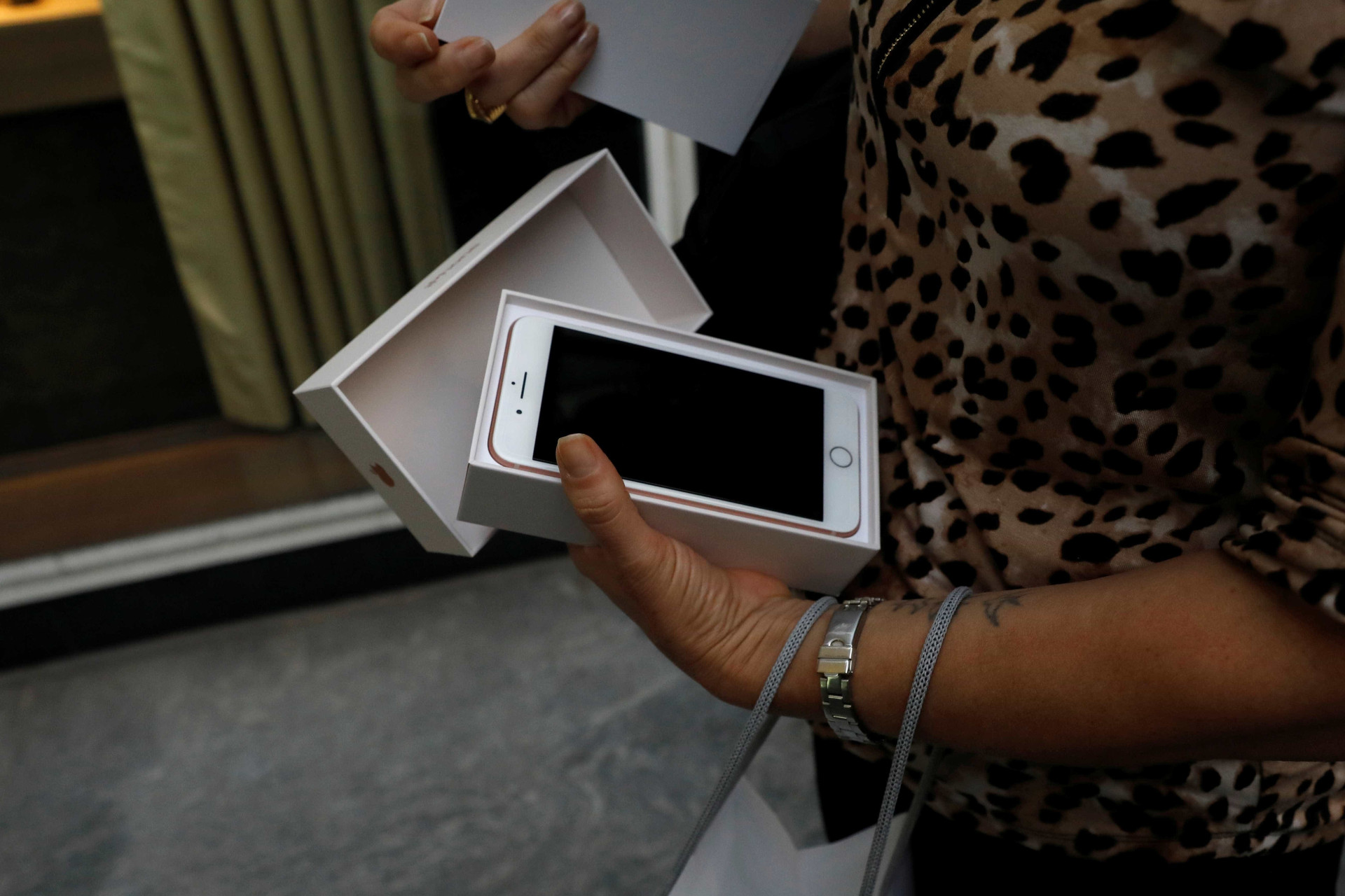 O iPhone chegou hoje às lojas. Veja como foi o lançamento