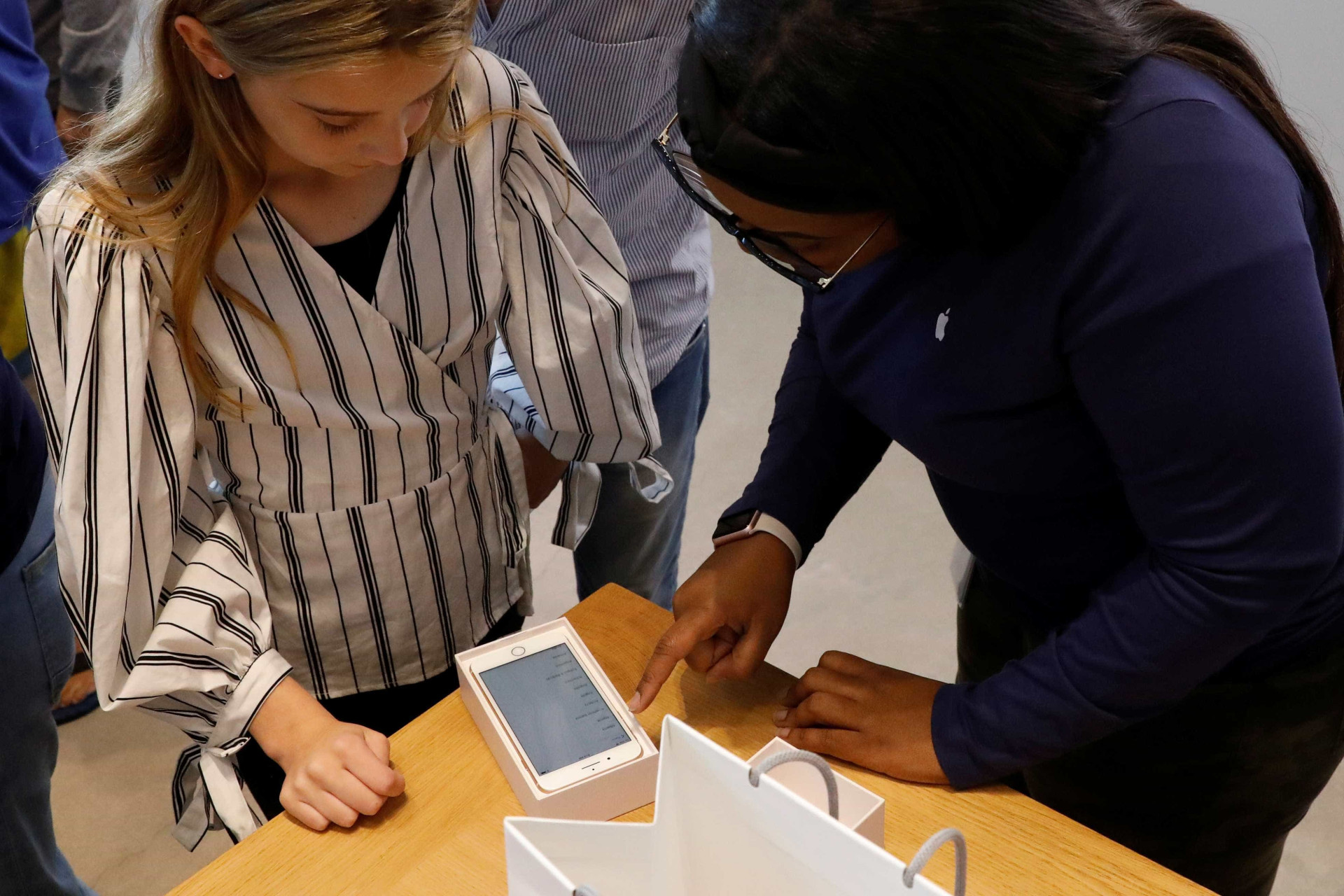 O iPhone chegou hoje às lojas. Veja como foi o lançamento
