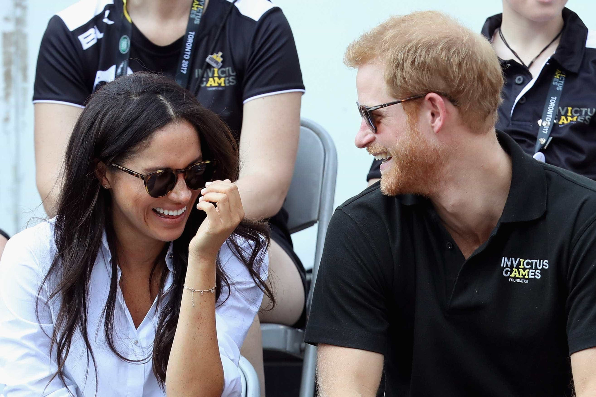 Não faltou boa disposição na primeira aparição oficial de Harry e Meghan