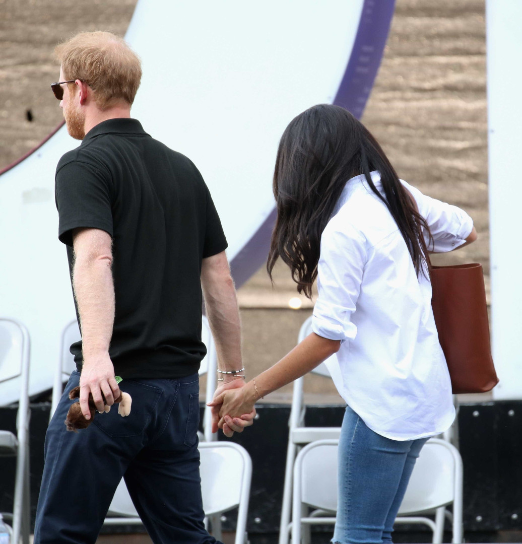 Não faltou boa disposição na primeira aparição oficial de Harry e Meghan