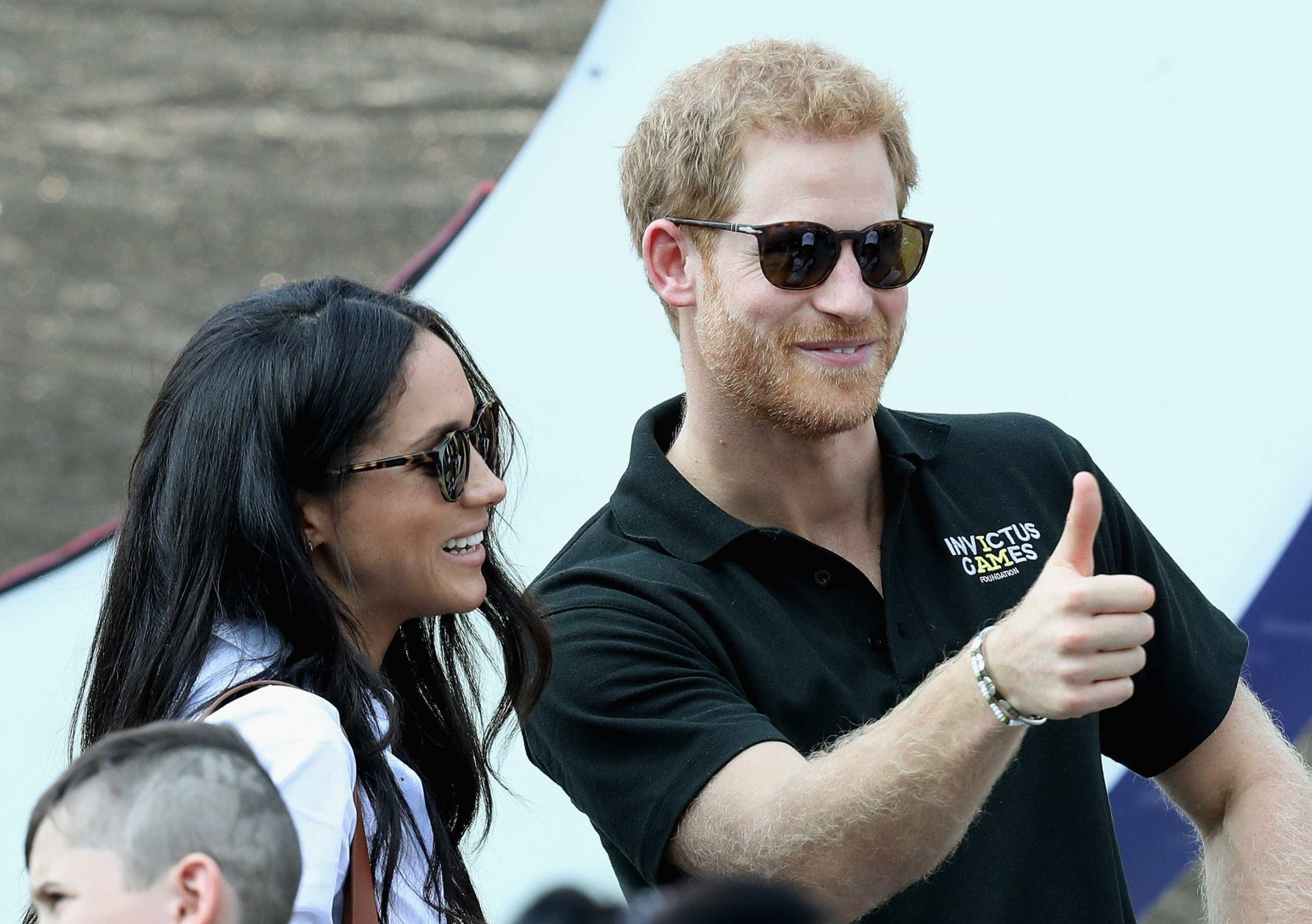 Não faltou boa disposição na primeira aparição oficial de Harry e Meghan