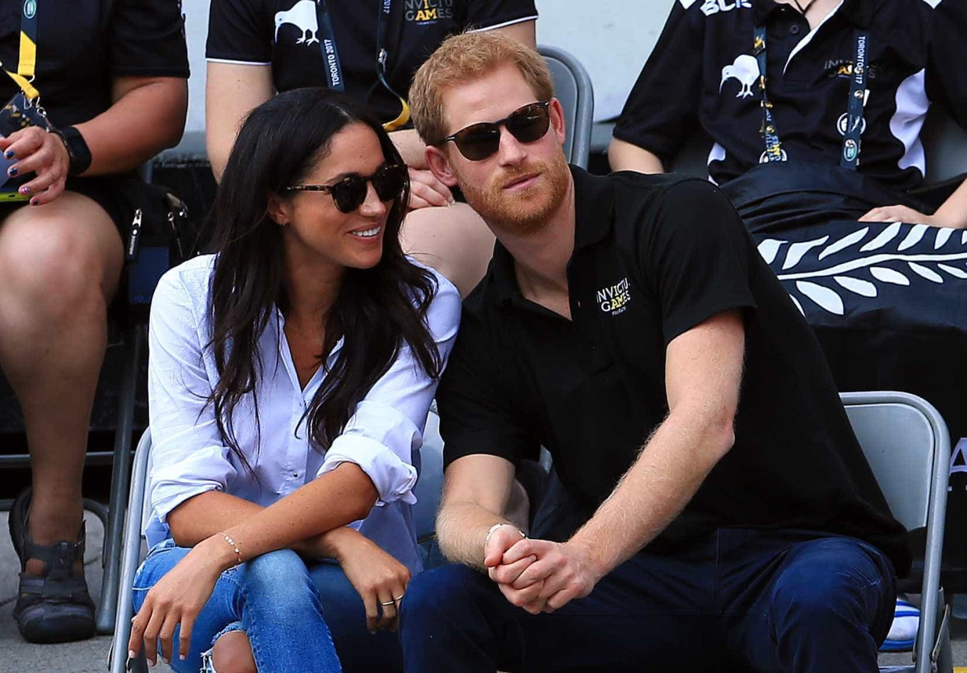 Não faltou boa disposição na primeira aparição oficial de Harry e Meghan