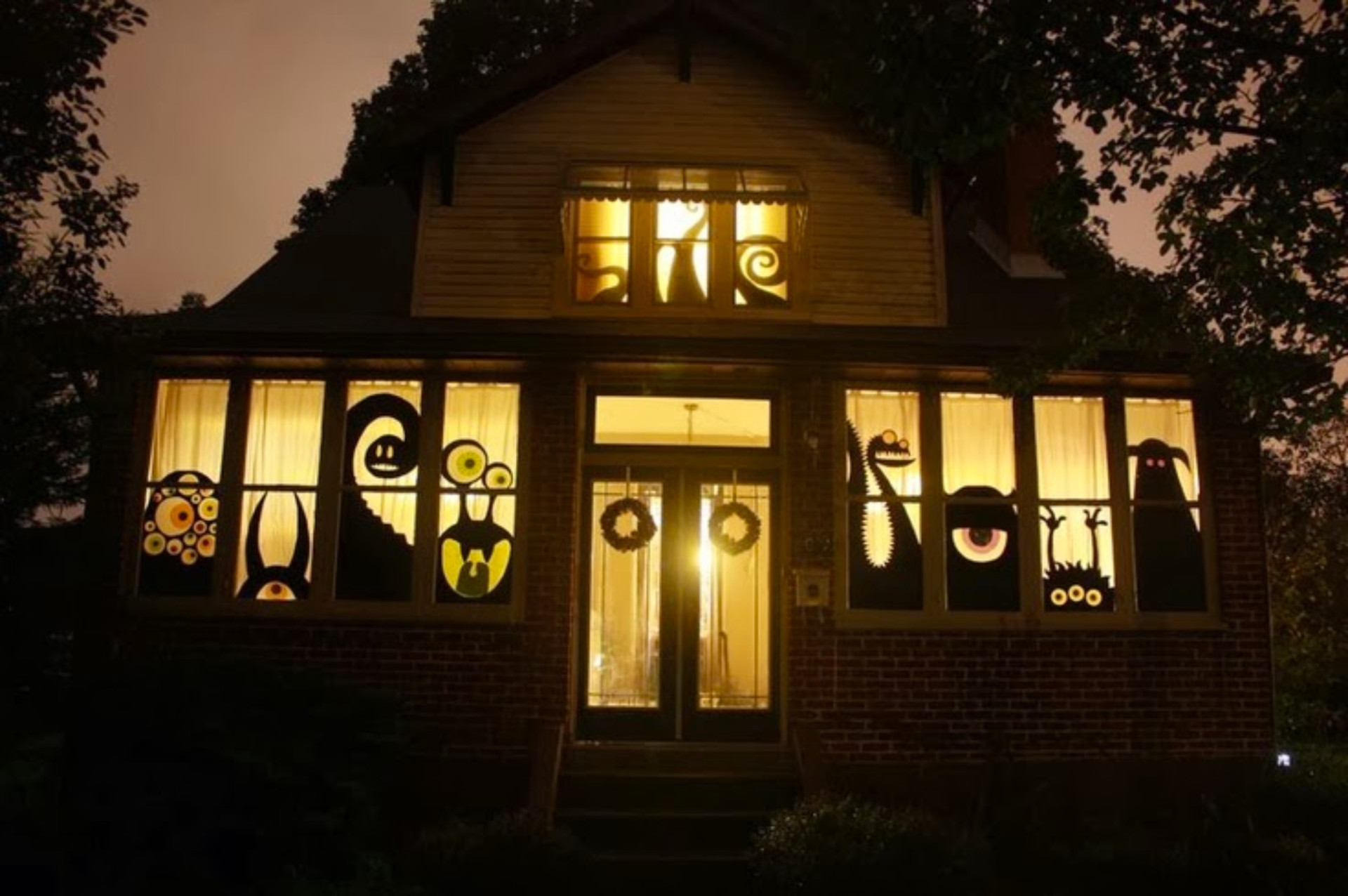 Já só pensa no Halloween? Inspire-se nestas casas assustadoras
