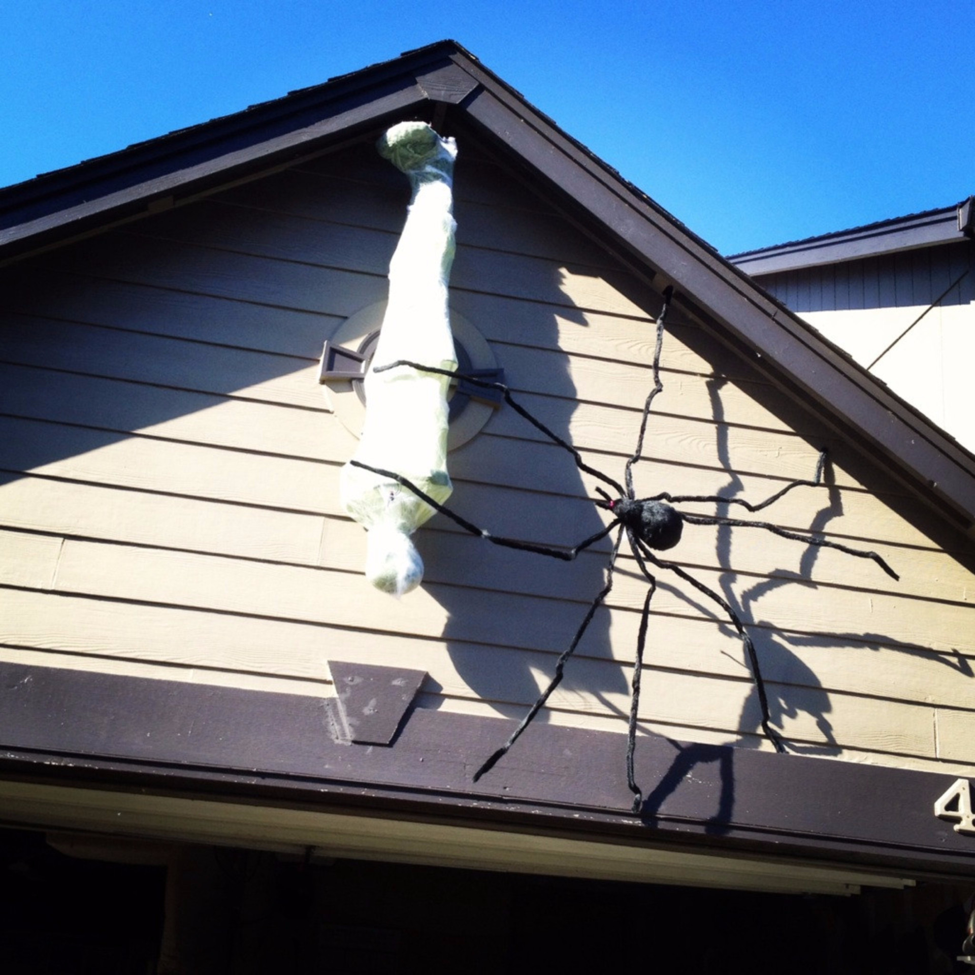 Já só pensa no Halloween? Inspire-se nestas casas assustadoras